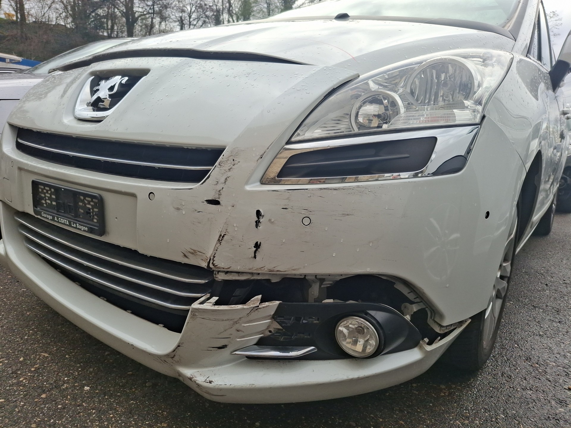 PEUGEOT 5008 1.6 16V T Family-image-11