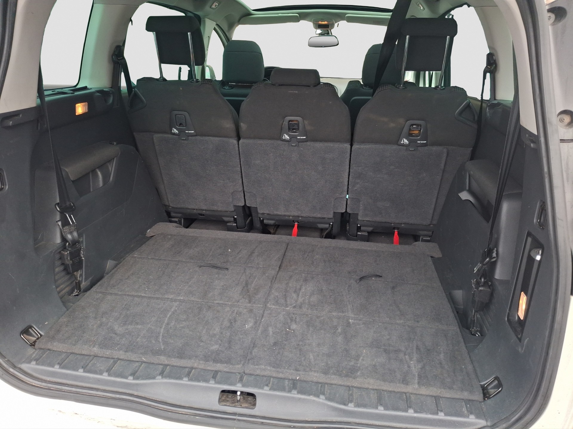 PEUGEOT 5008 1.6 16V T Family-image-5