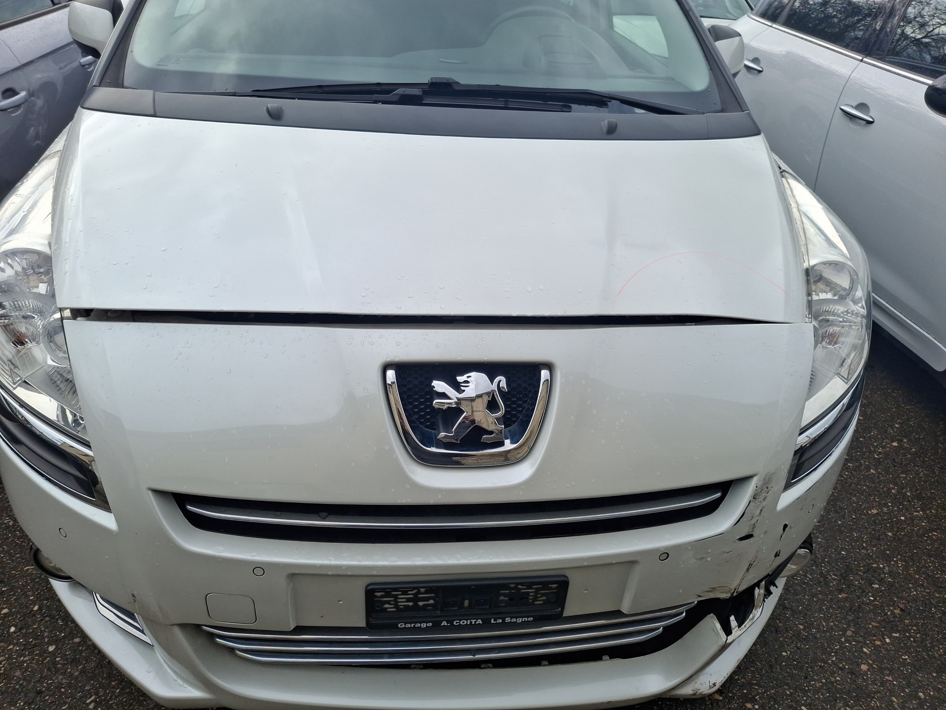 PEUGEOT 5008 1.6 16V T Family-image-12