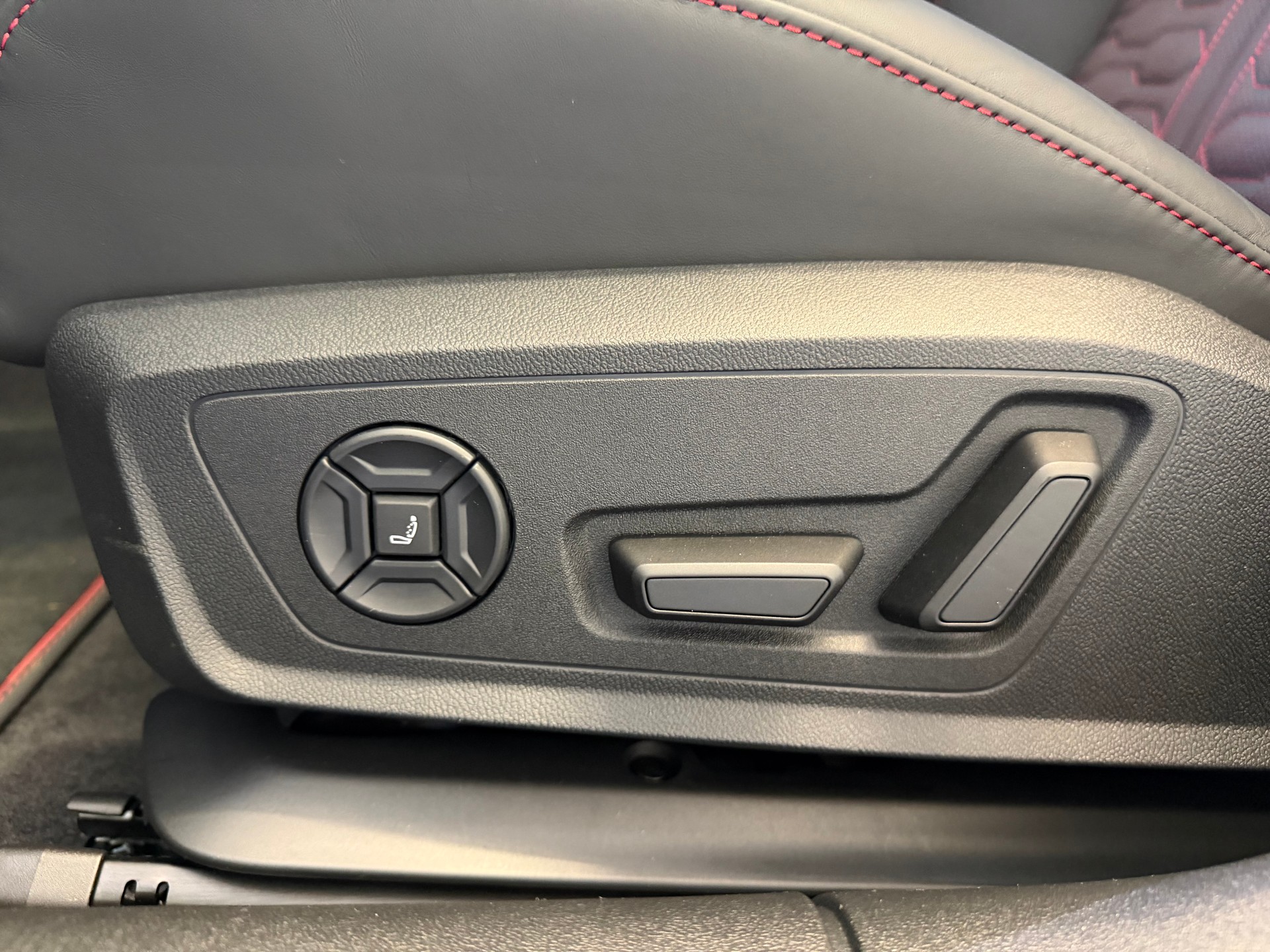 AUDI RS 5 Limousine, CH Typenschein, V-Max Anhebung, Tech pro Paket, Head up Display, OLED-image-14