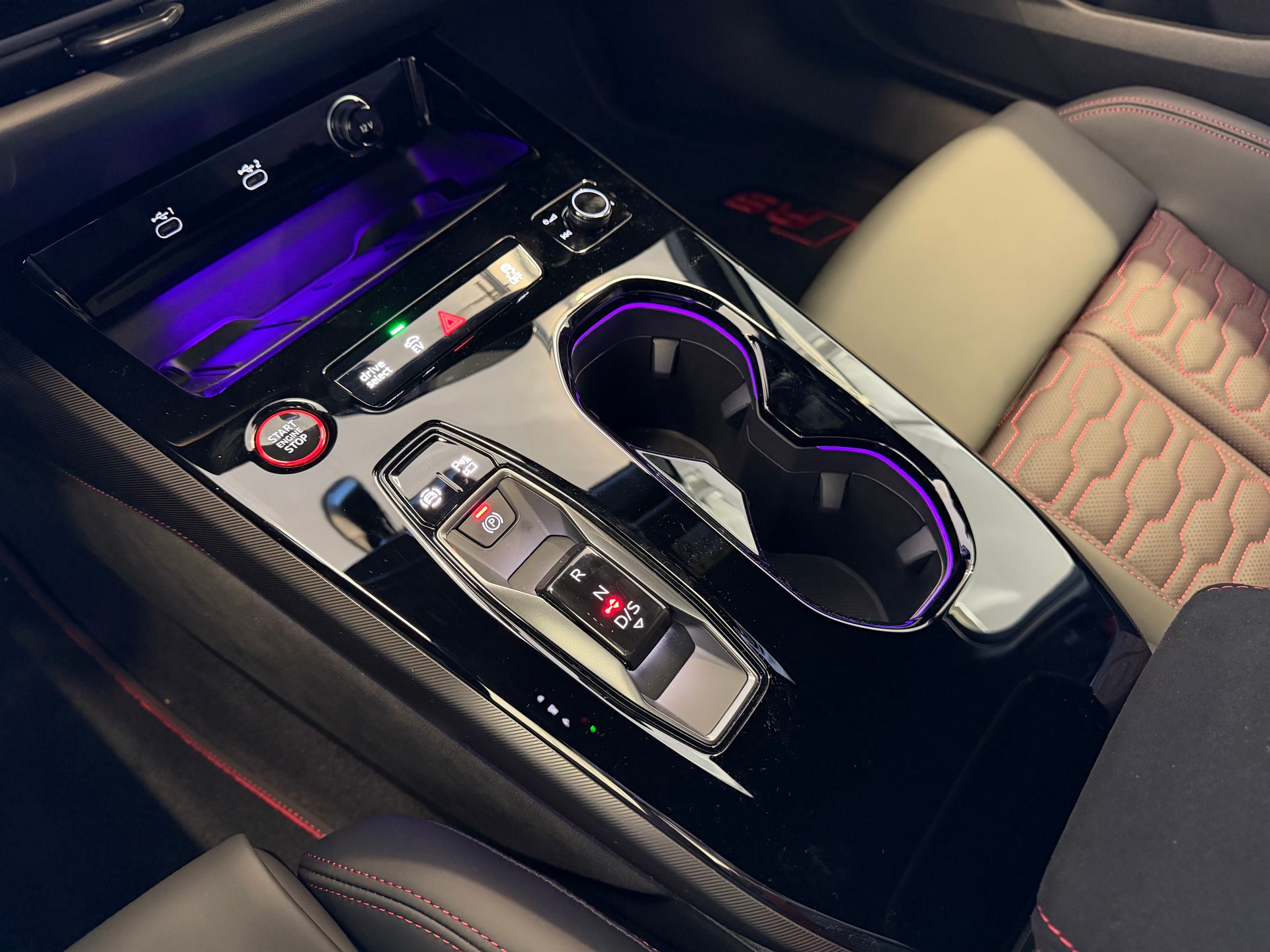AUDI RS 5 Limousine, CH Typenschein, V-Max Anhebung, Tech pro Paket, Head up Display, OLED-image-29