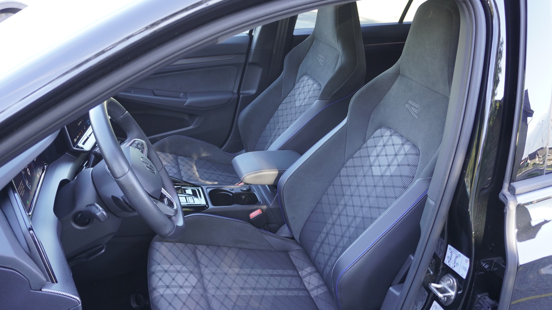 VW Golf 2.0 TSI R-Line DSG 4 Motion-image-3