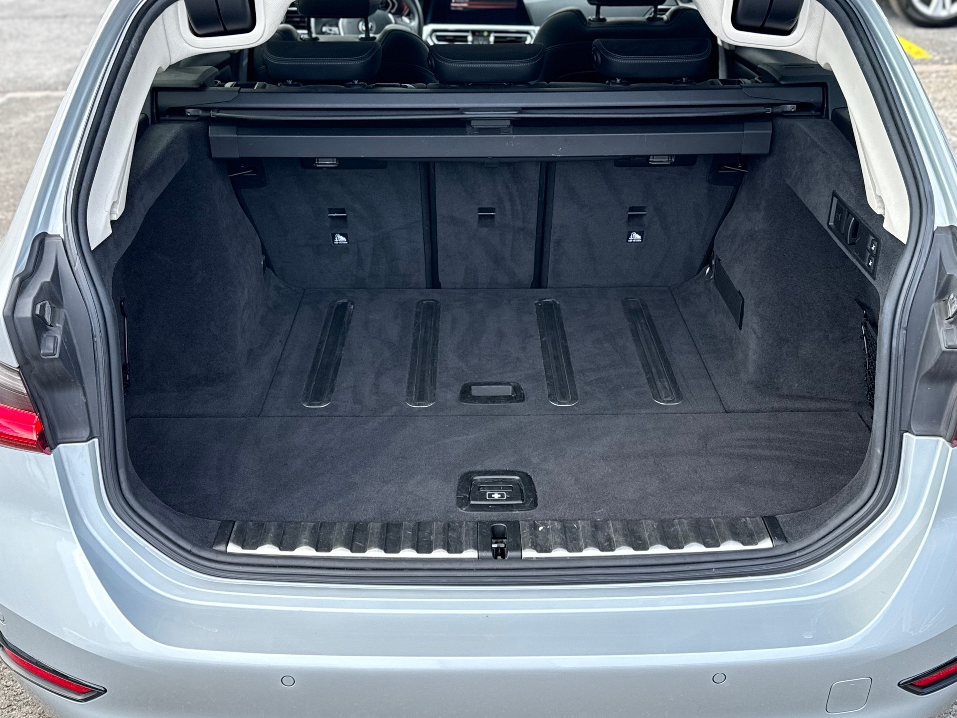 BMW 320d xDrive SAG Touring *Traumausstattung*-image-13