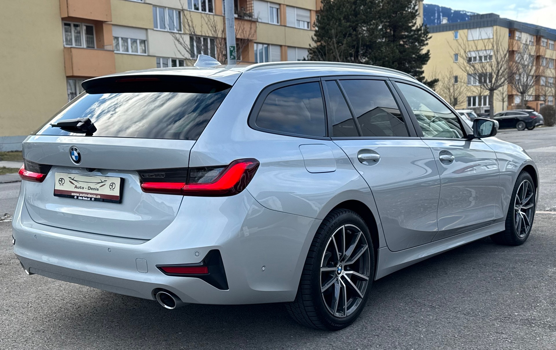 BMW 320d xDrive SAG Touring *Traumausstattung*-image-4