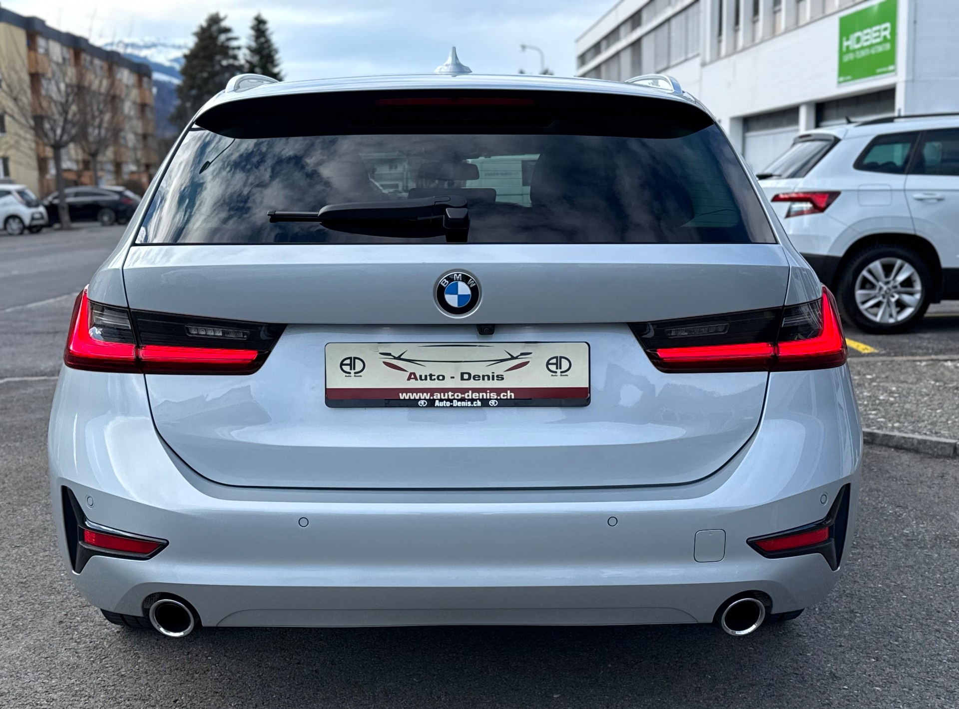 BMW 320d xDrive SAG Touring *Traumausstattung*-image-5