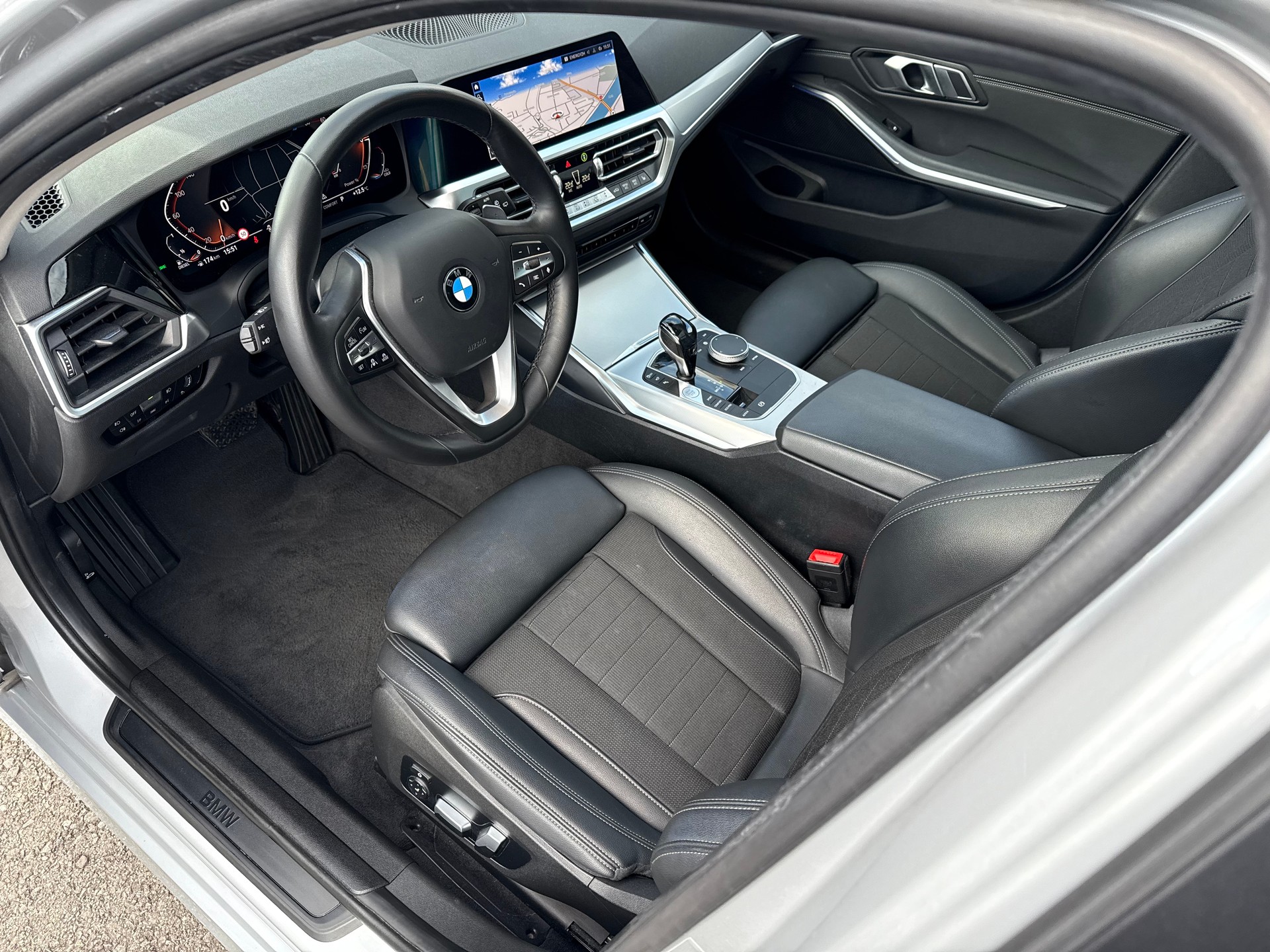 BMW 320d xDrive SAG Touring *Traumausstattung*-image-7