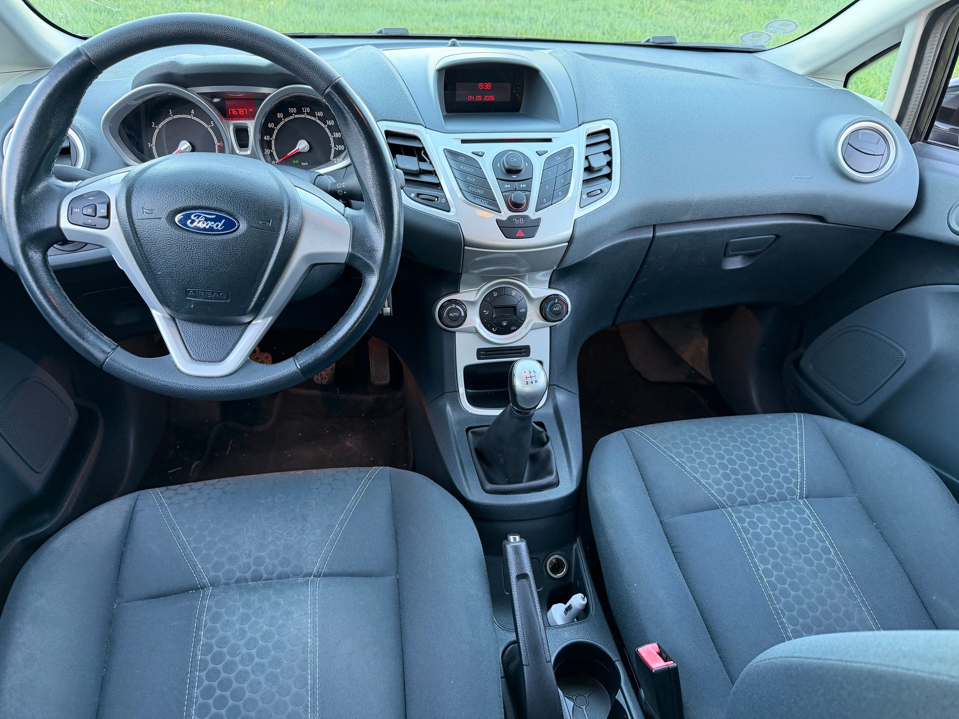 FORD Fiesta 1.4 16V Titanium-image-10