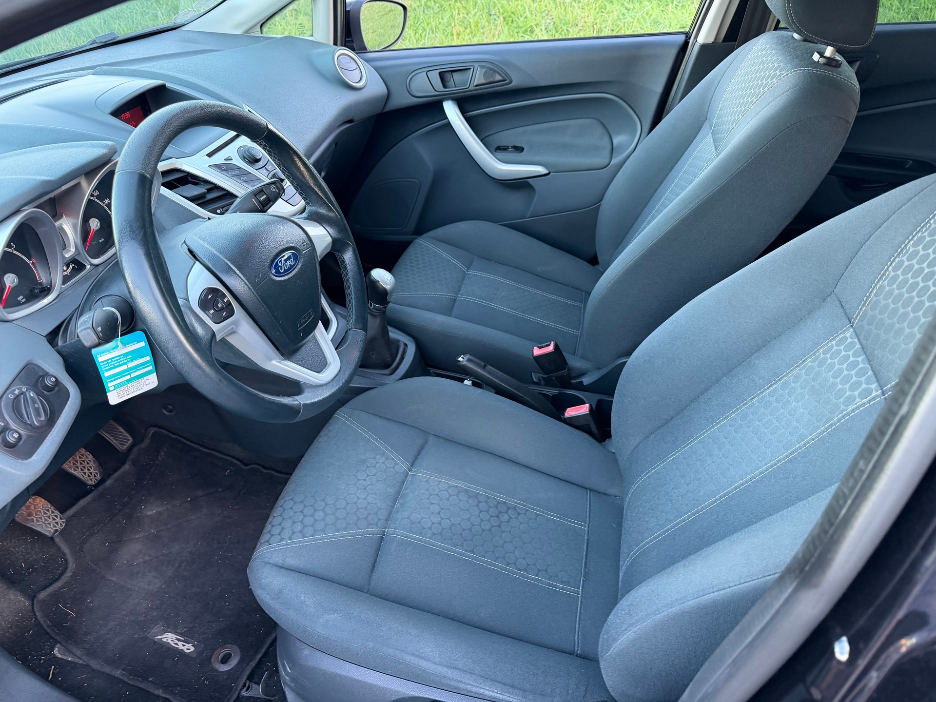 FORD Fiesta 1.4 16V Titanium-image-11