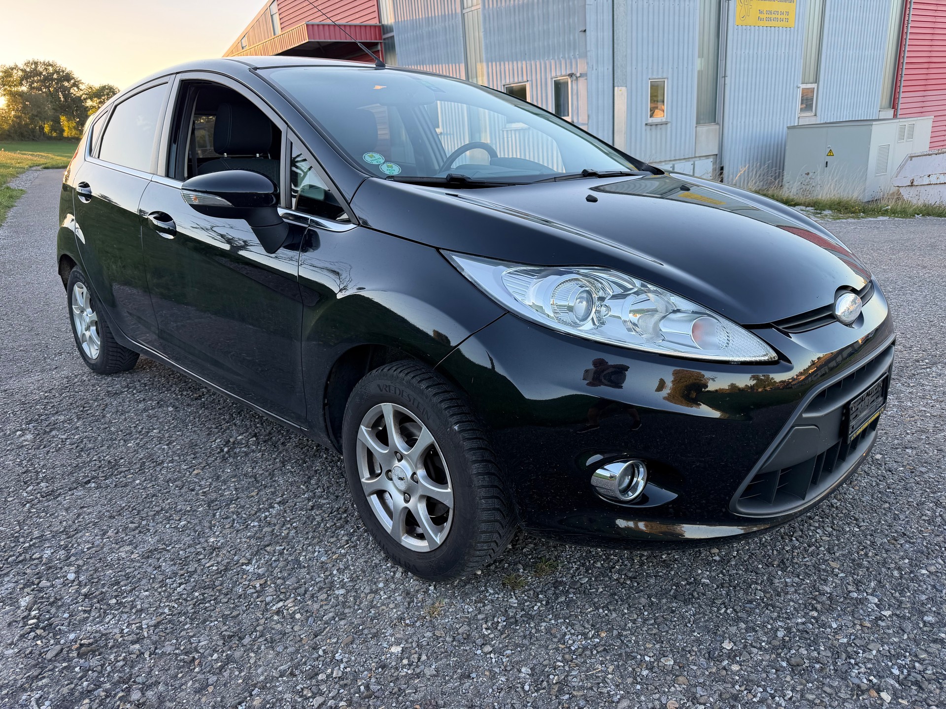 FORD Fiesta 1.4 16V Titanium-image-2