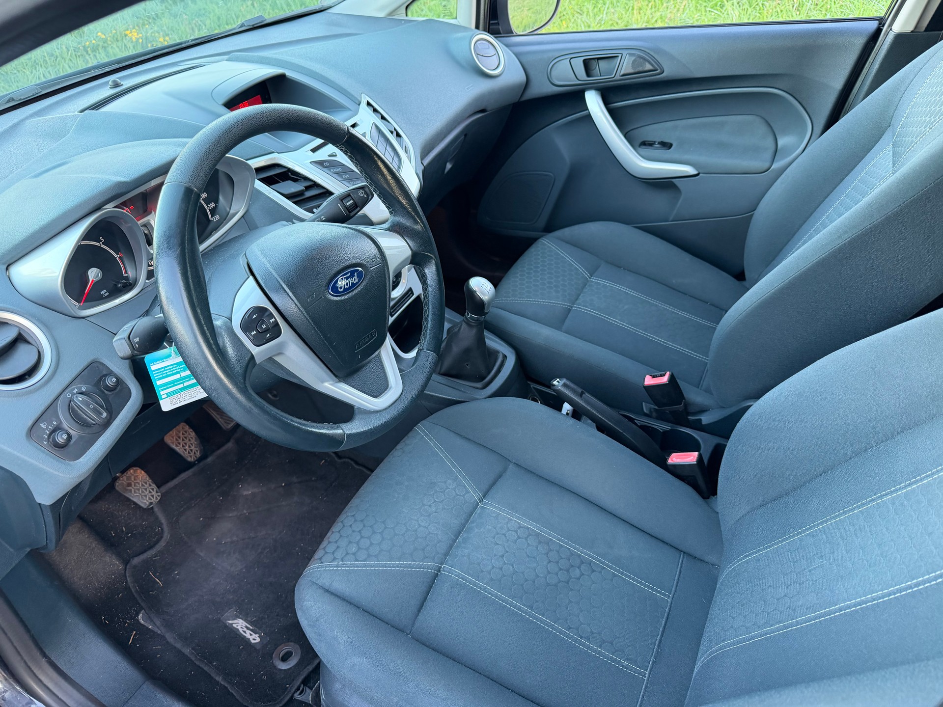 FORD Fiesta 1.4 16V Titanium-image-7