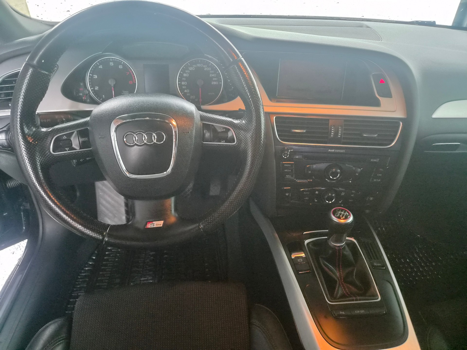 AUDI A4 Avant 2.0 TFSI S-Line-image-11