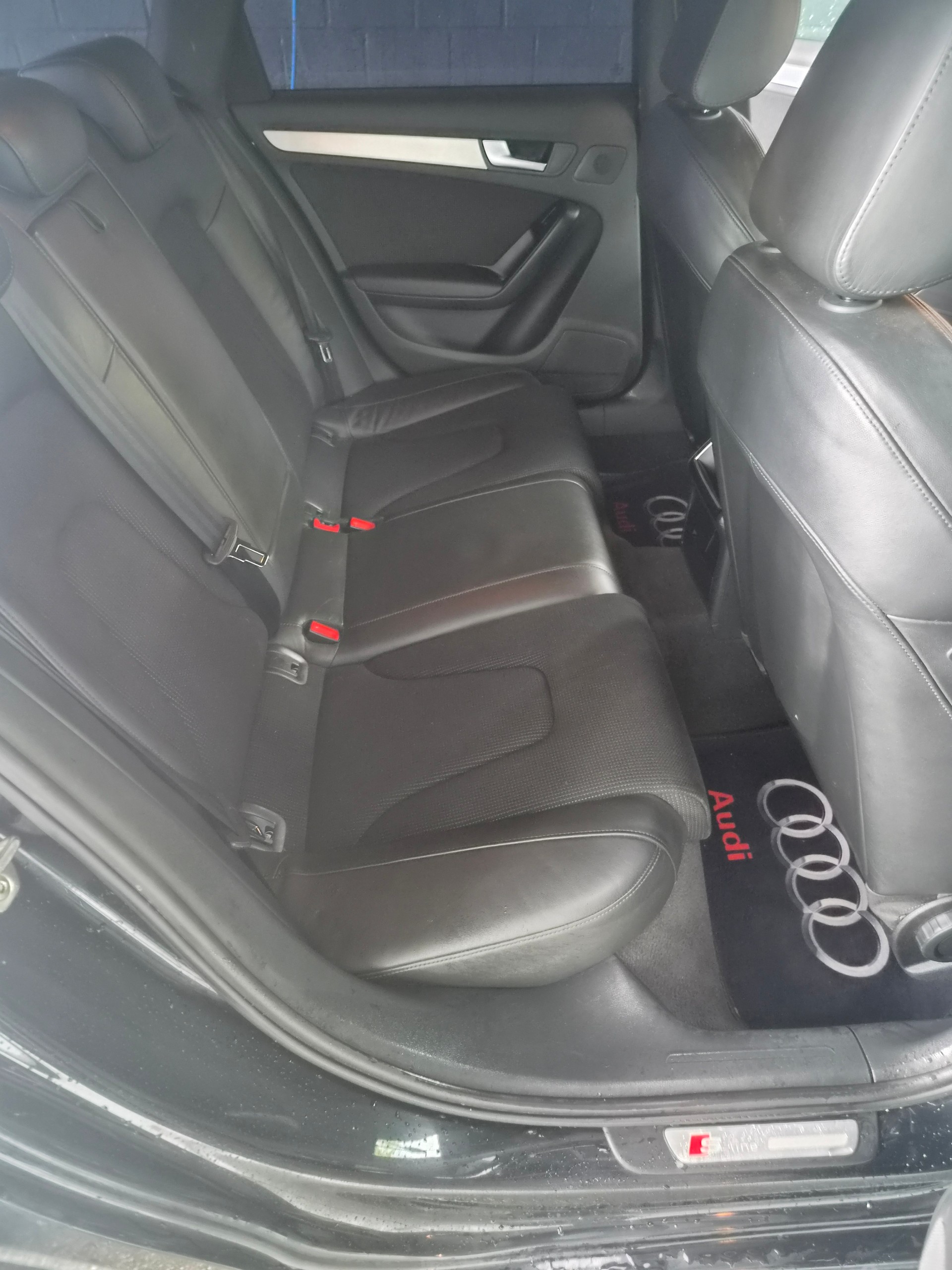 AUDI A4 Avant 2.0 TFSI S-Line-image-13