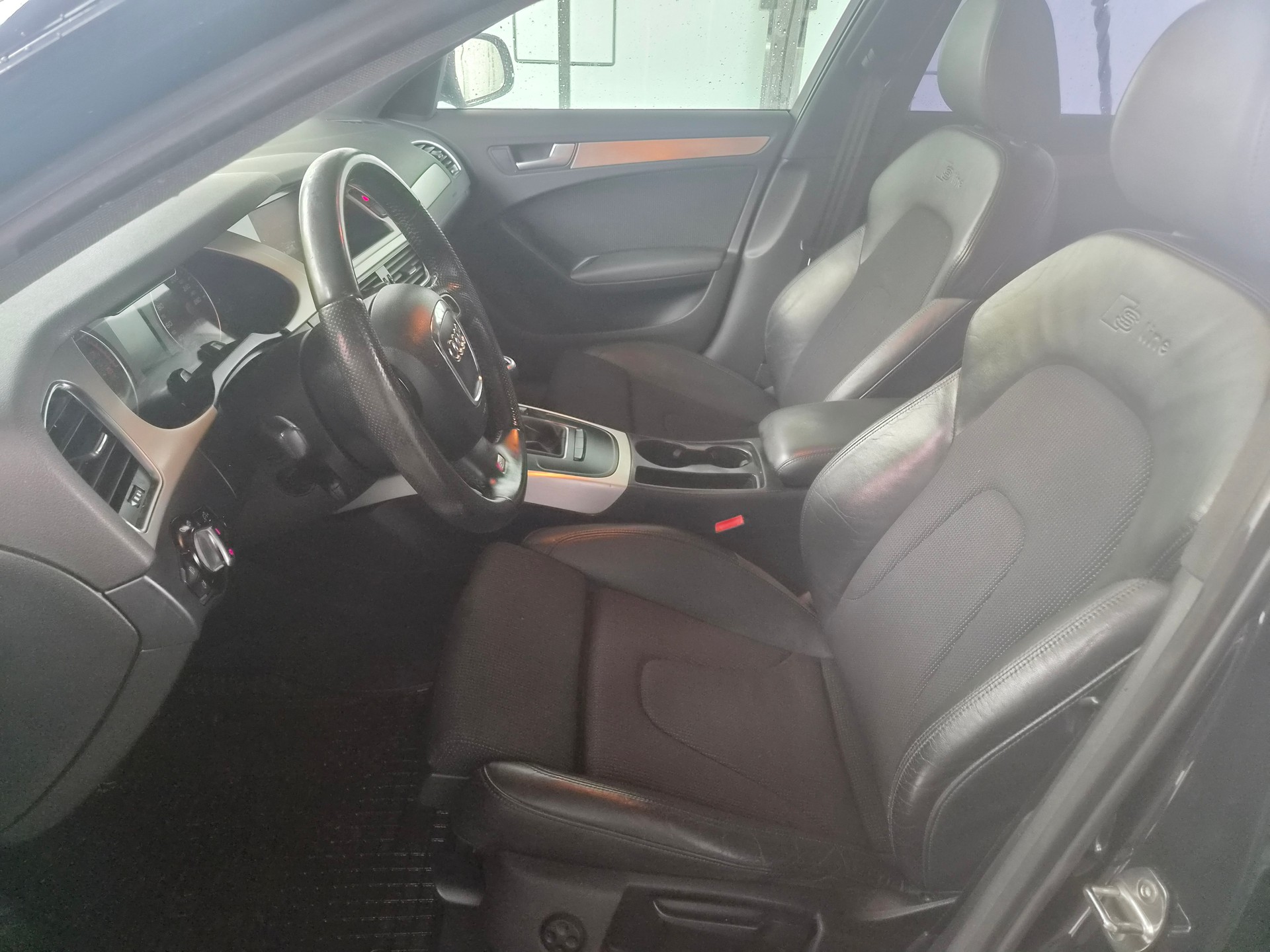 AUDI A4 Avant 2.0 TFSI S-Line-image-12