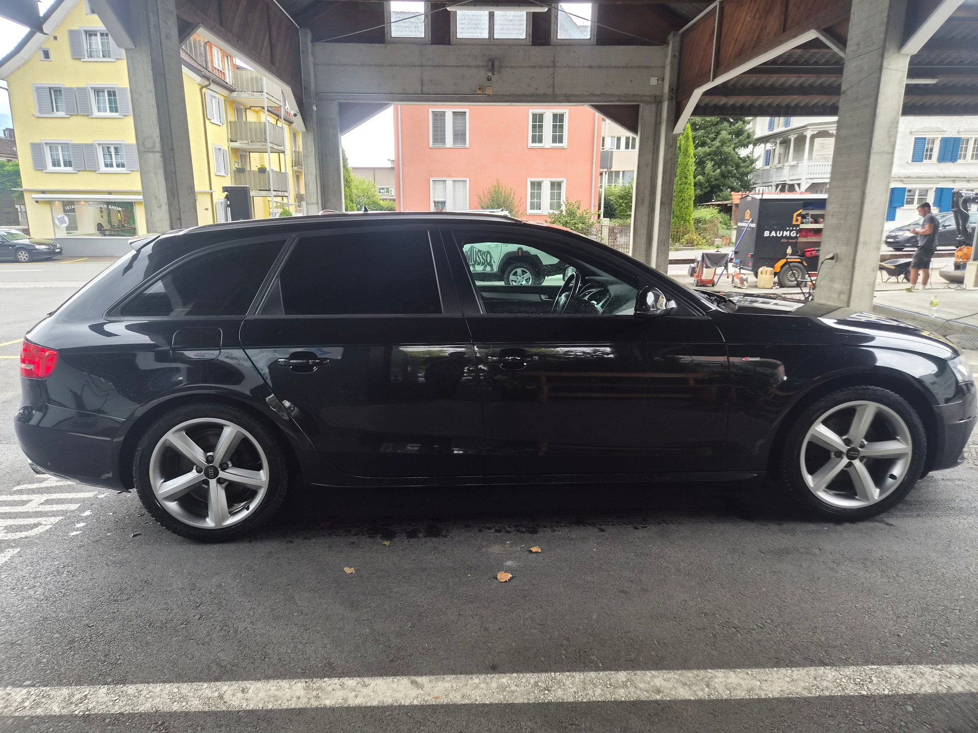AUDI A4 Avant 2.0 TFSI S-Line-image-4