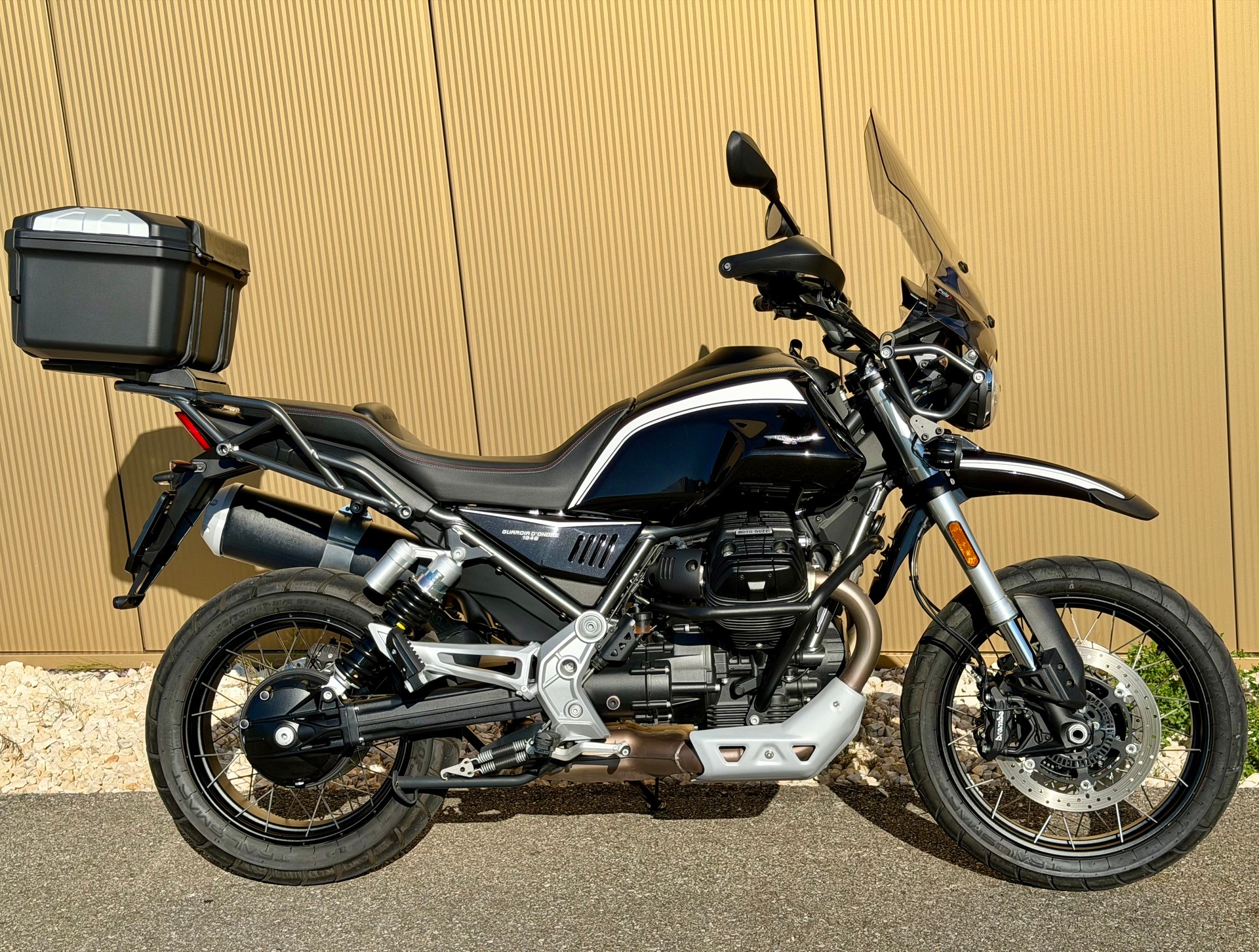 MOTO GUZZI V85 TT ABS Guardia d'Onore 0022 / 1946-showroom-element-3
