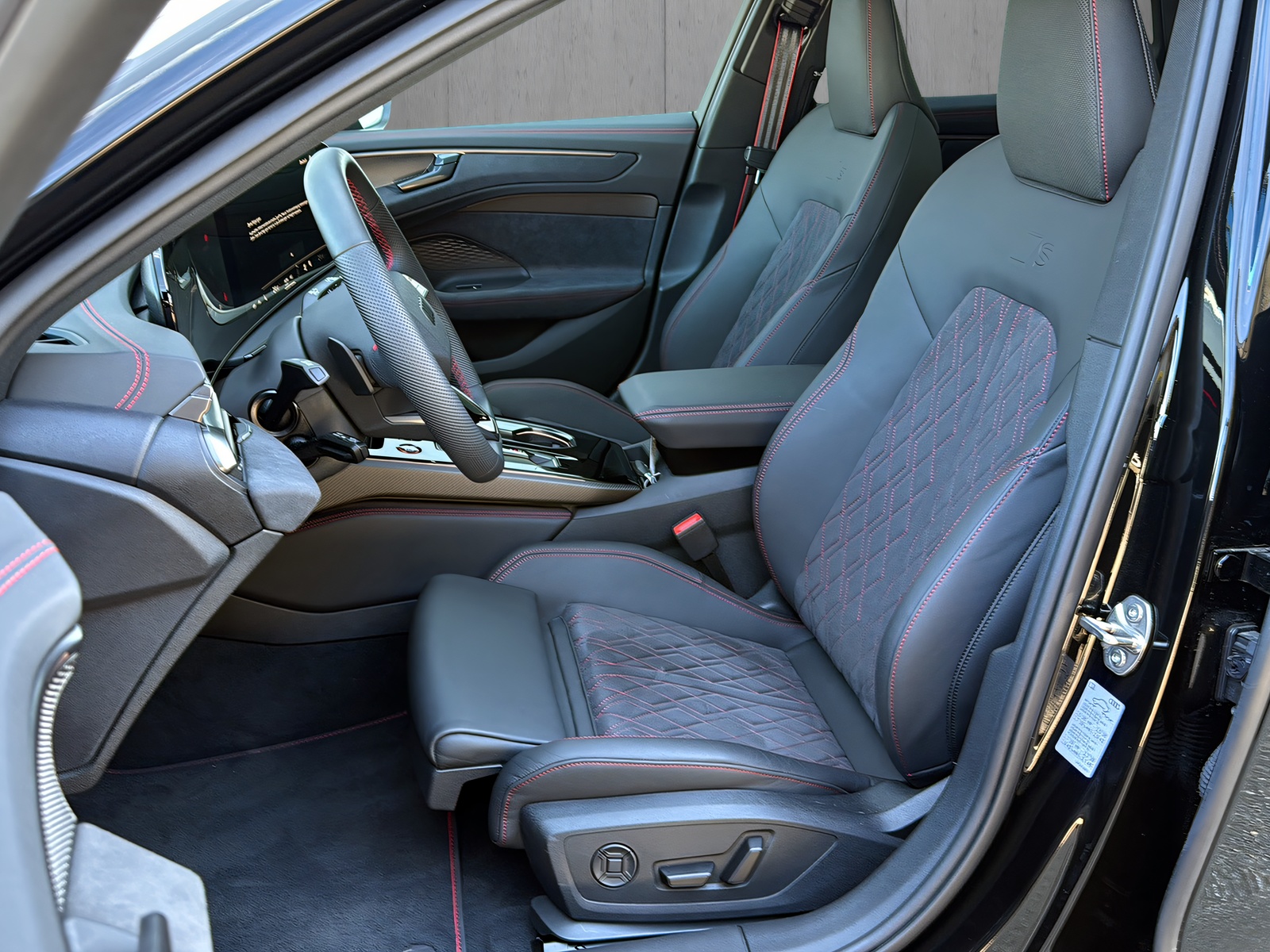 AUDI A6 Avant TFSI quattro 270 kW S tronic-image-9