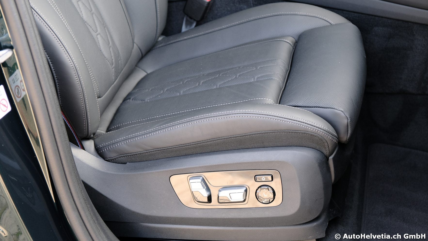 BMW X5 xDrive 48V M60i M Sport Pro Steptronic-image-14