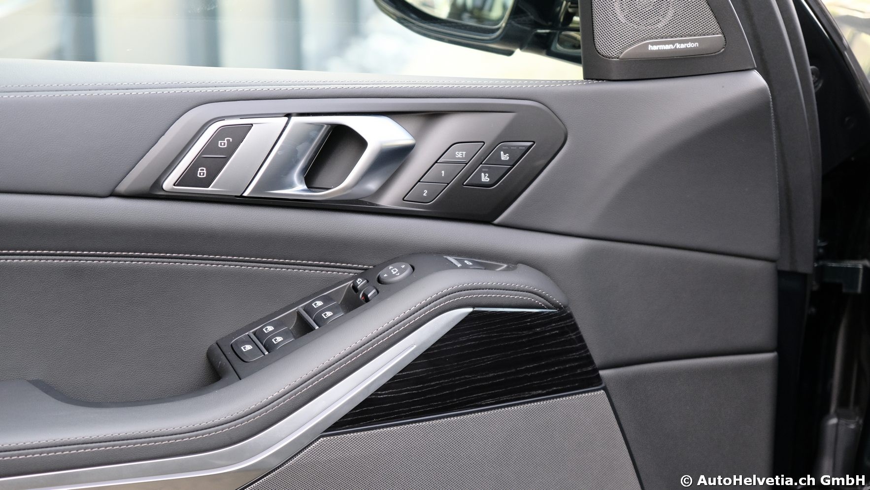 BMW X5 xDrive 48V M60i M Sport Pro Steptronic-image-17
