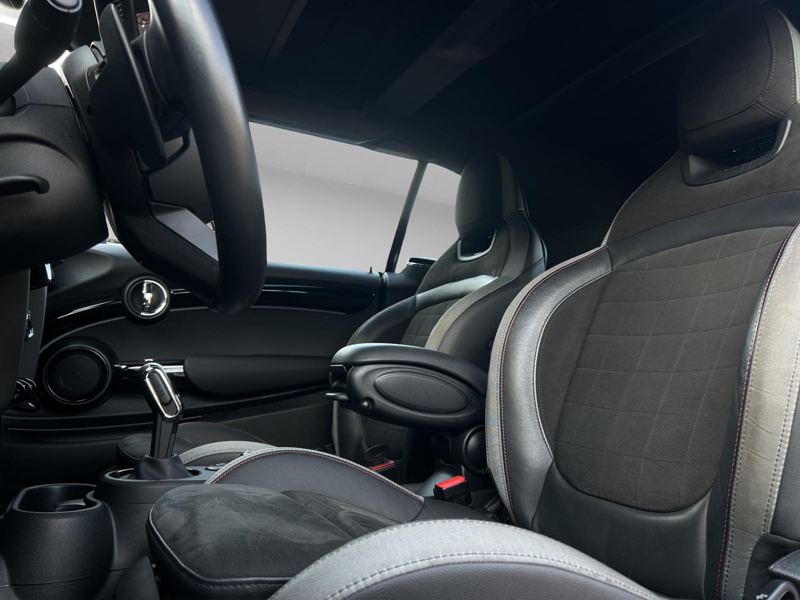 MINI Cooper John Cooper Works Steptronic-image-11