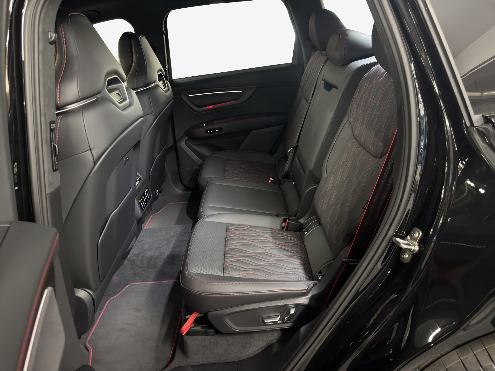 AUDI Q7 SUV TDI quattro 220 kW-image-10