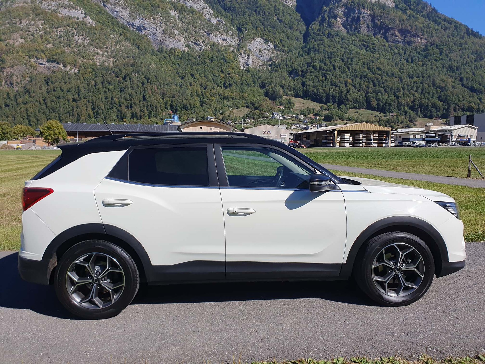 KGM-SsangYong Korando 1.6 E-XDi Black Edition 4WD-image-7