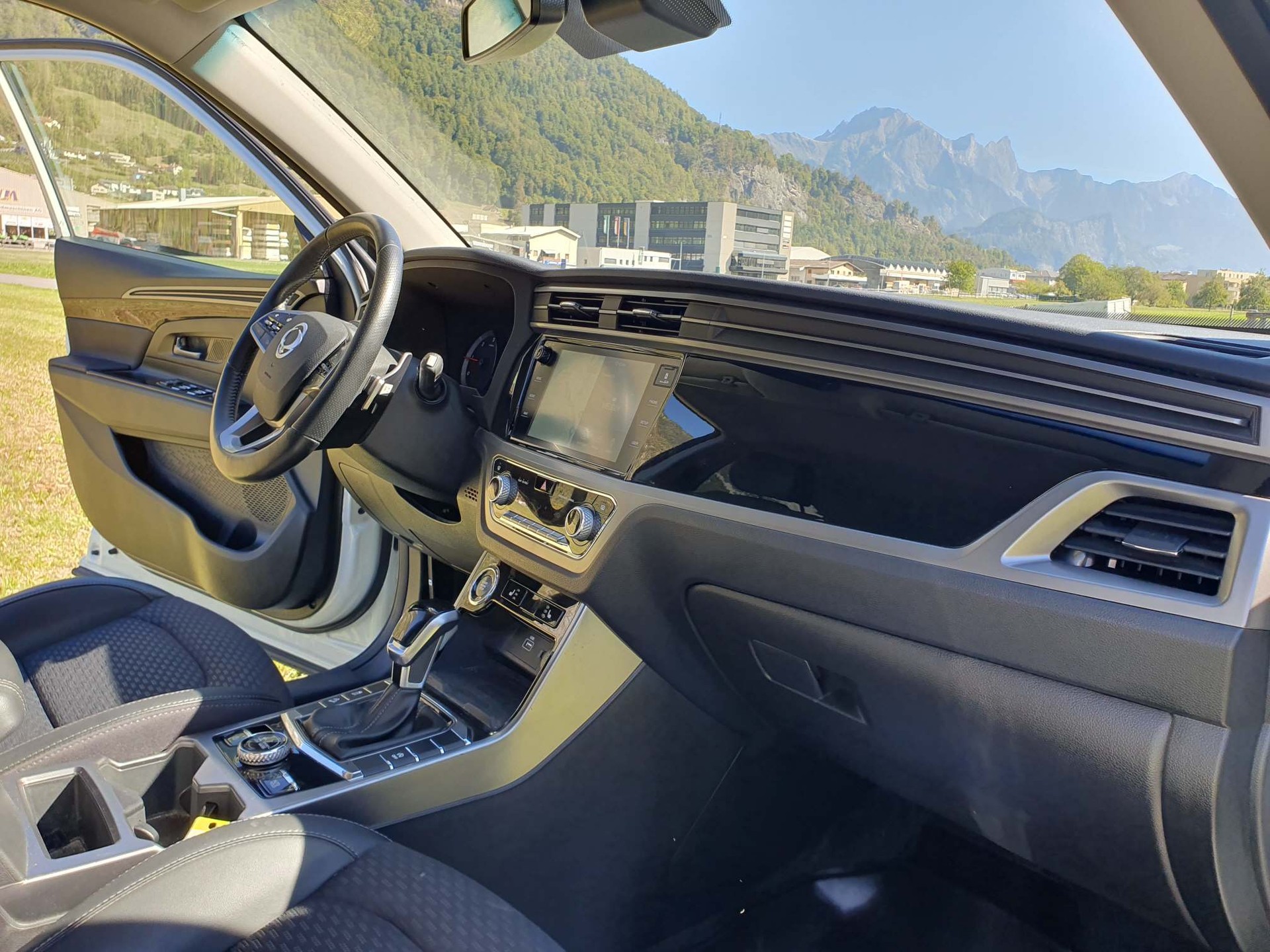 KGM-SsangYong Korando 1.6 E-XDi Black Edition 4WD-image-10