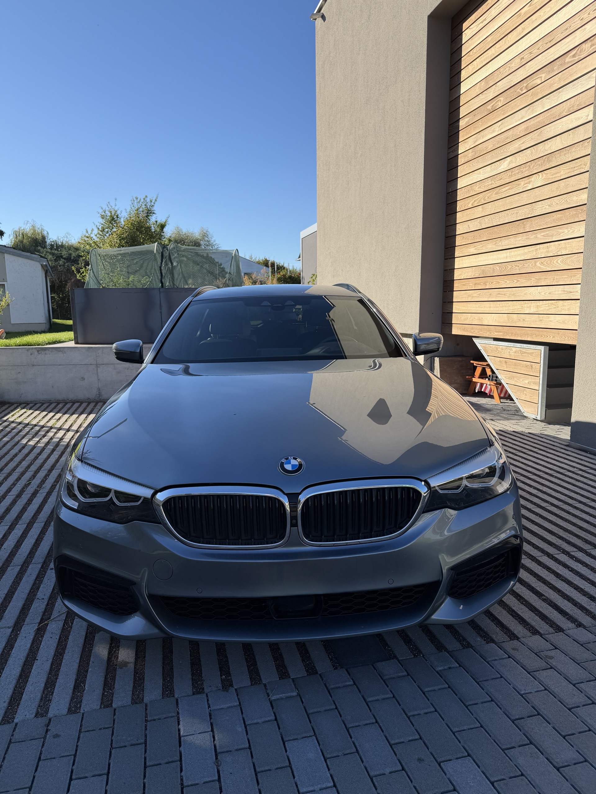 BMW 530i xDrive-image-2