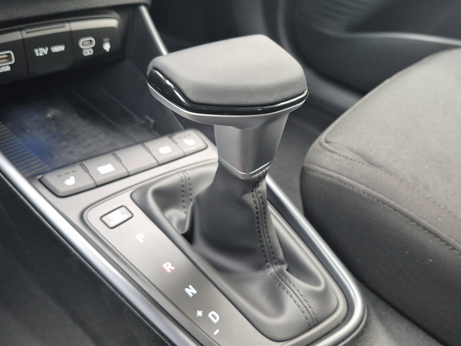 HYUNDAI i20 1.0 T-GDi Amplia Go-image-15