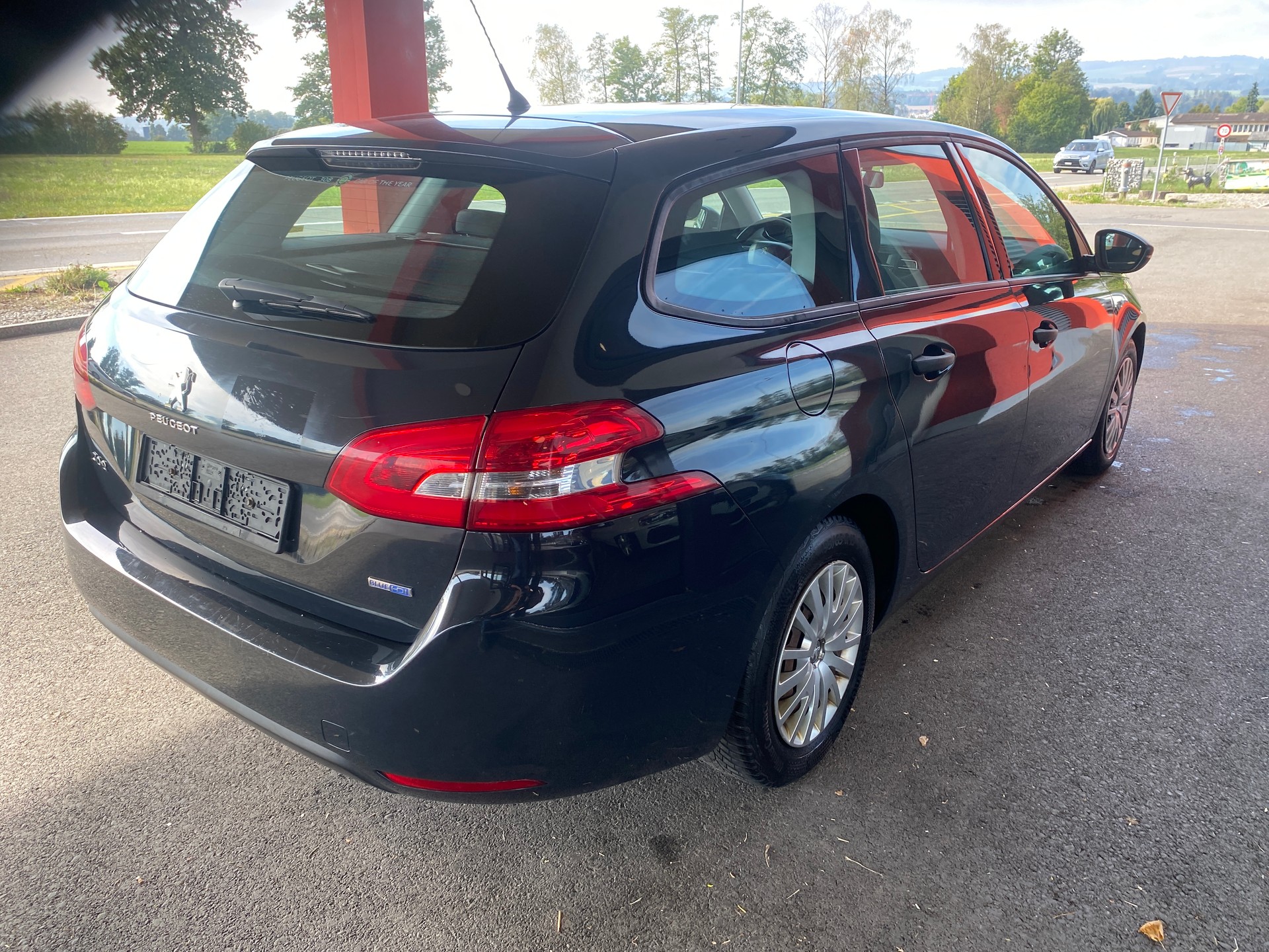 PEUGEOT 308 SW 1.6 BlueHDI Active-image-3