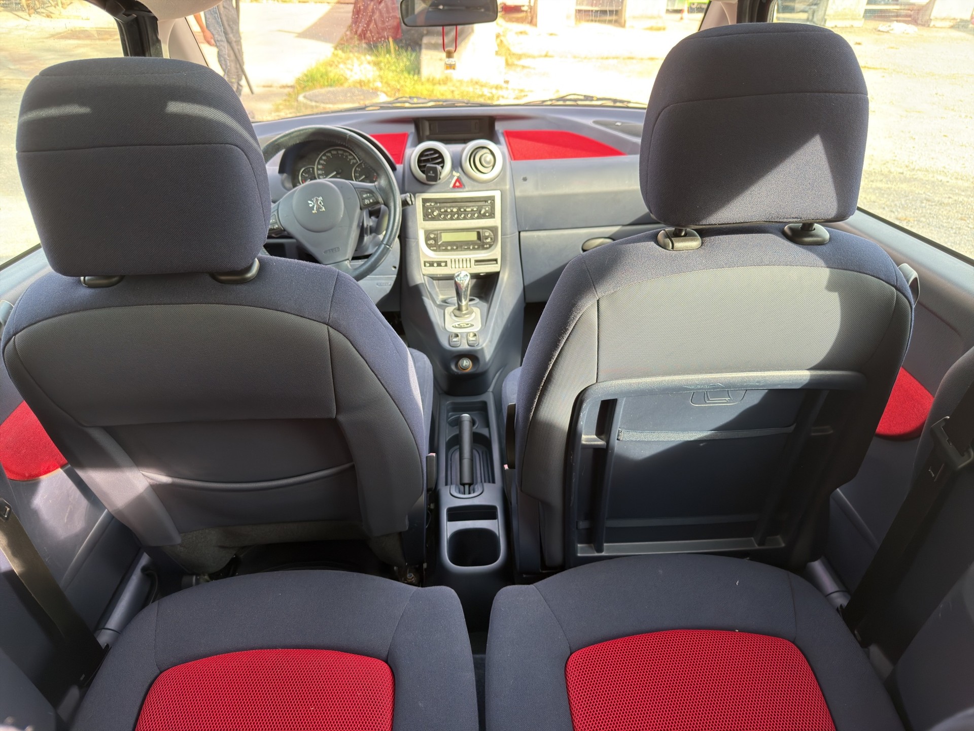 PEUGEOT 1007 1.6 Trendy 2-Tronic-image-11