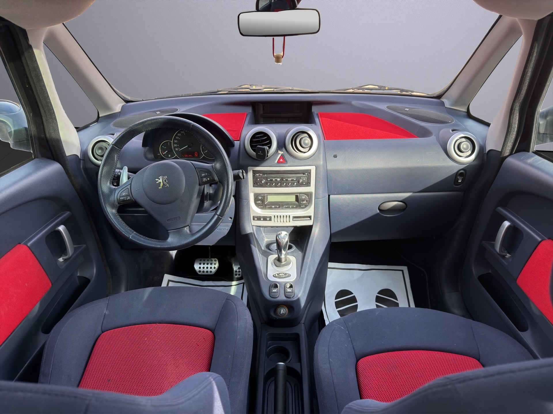 PEUGEOT 1007 1.6 Trendy 2-Tronic-image-12