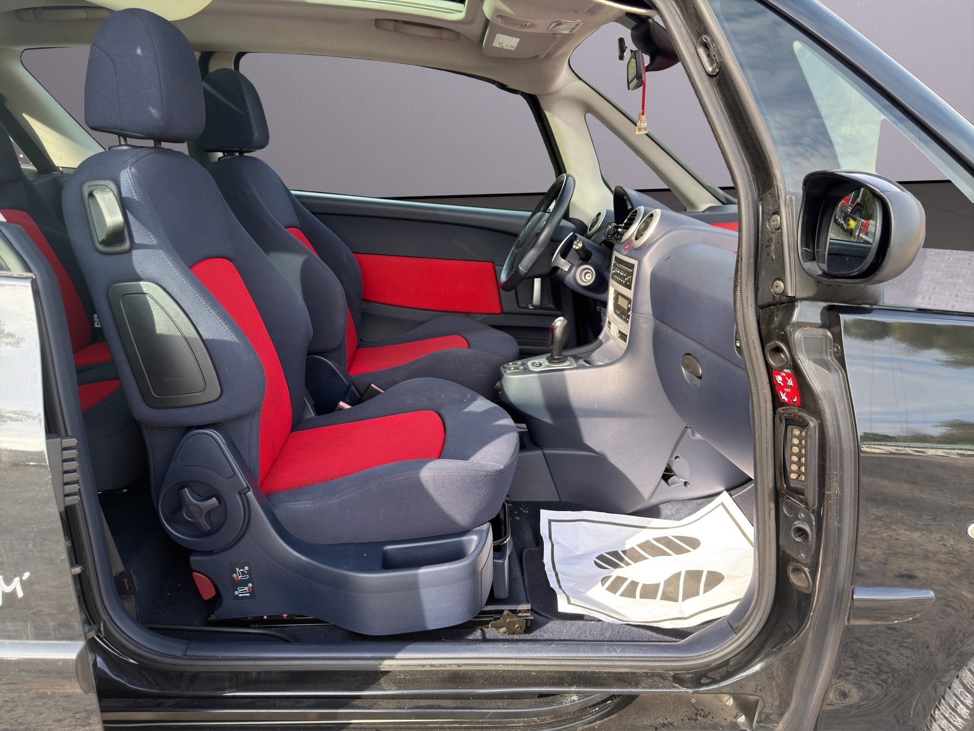 PEUGEOT 1007 1.6 Trendy 2-Tronic-image-9