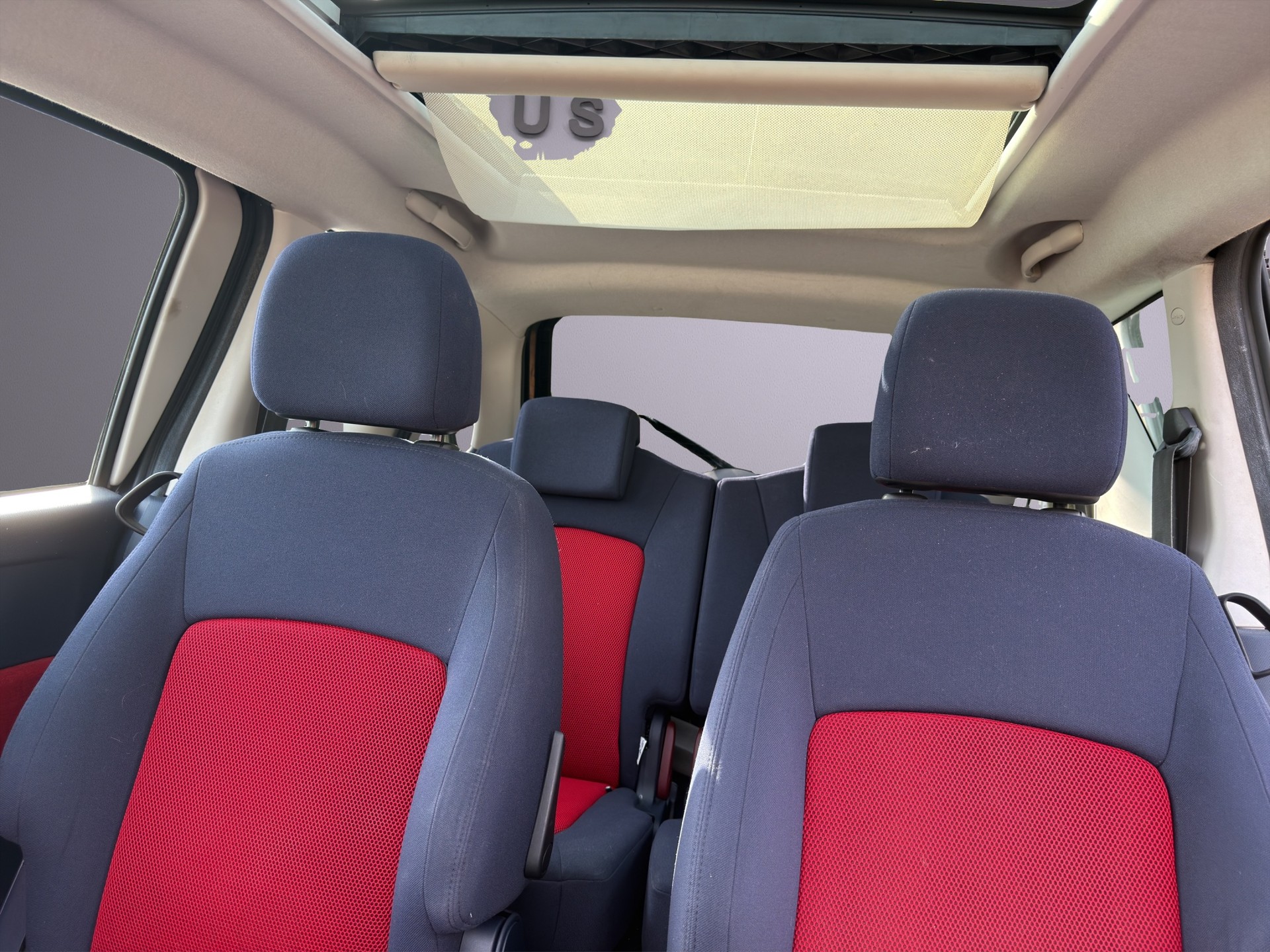 PEUGEOT 1007 1.6 Trendy 2-Tronic-image-13