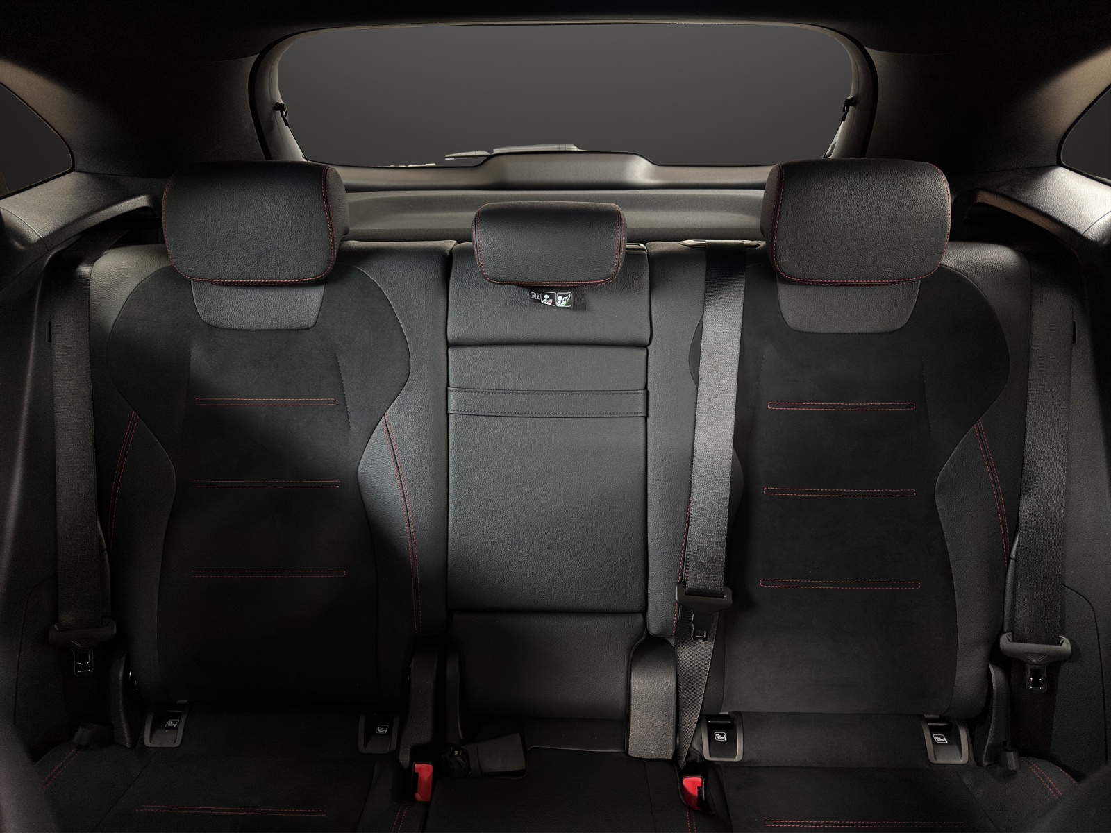 MERCEDES-BENZ GLA 220d 4Matic 8G-DCT-image-14