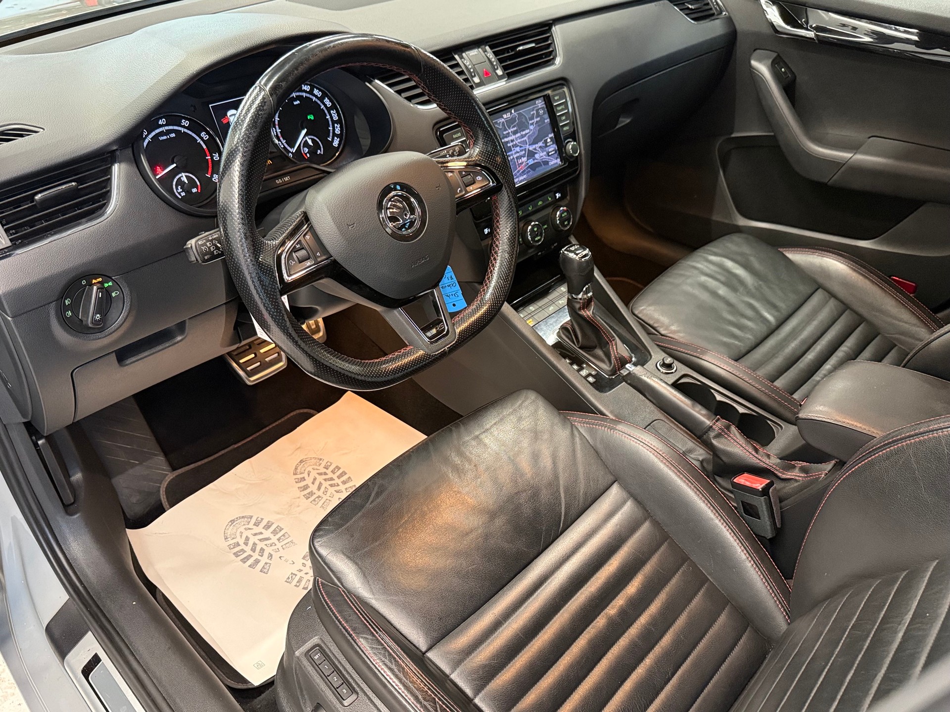 SKODA Octavia Combi 2.0 TSI RS 230 DSG-image-11