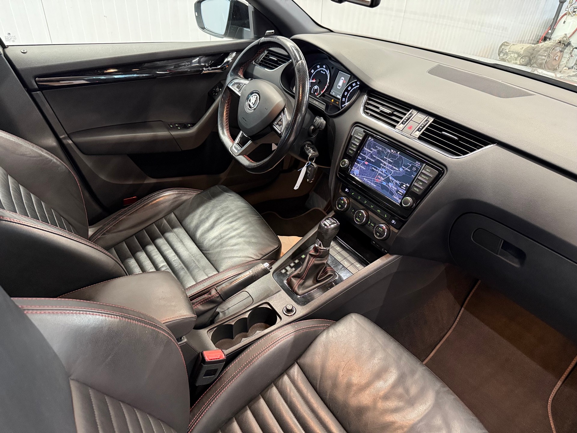 SKODA Octavia Combi 2.0 TSI RS 230 DSG-image-8