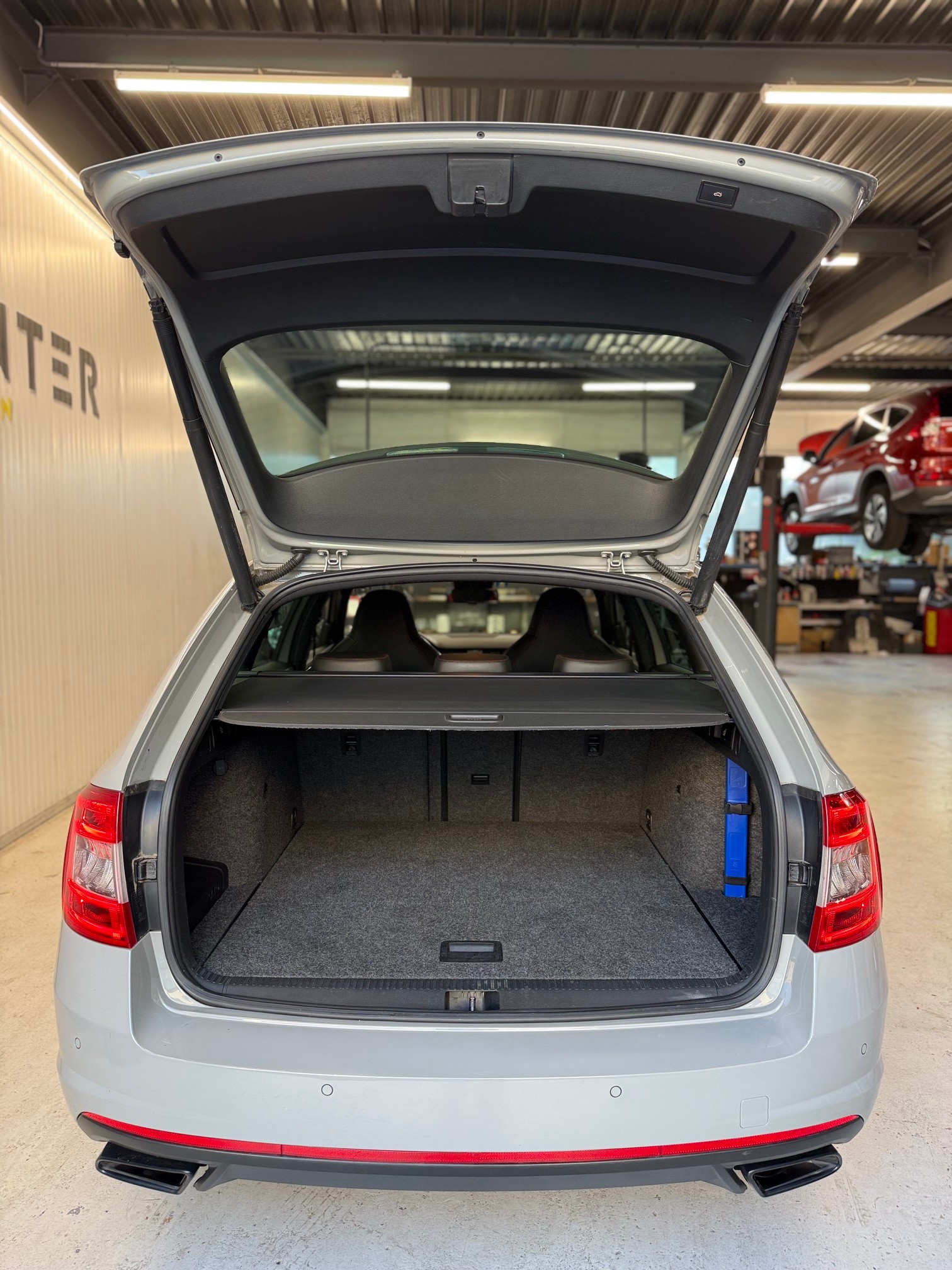 SKODA Octavia Combi 2.0 TSI RS 230 DSG-image-4