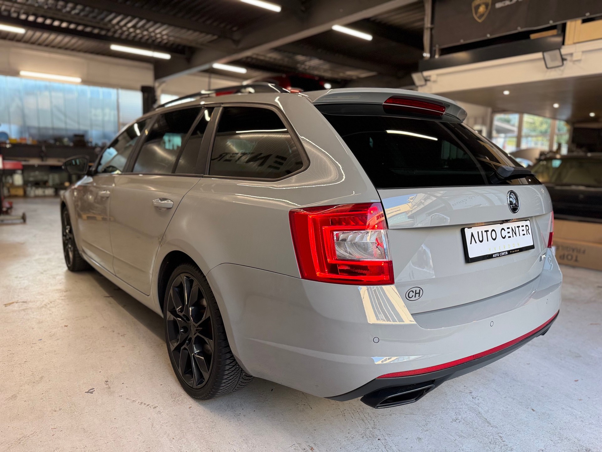 SKODA Octavia Combi 2.0 TSI RS 230 DSG-image-5
