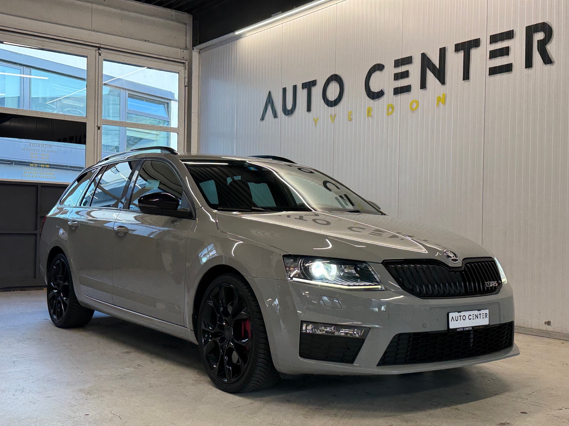 SKODA Octavia Combi 2.0 TSI RS 230 DSG-showroom-element-1