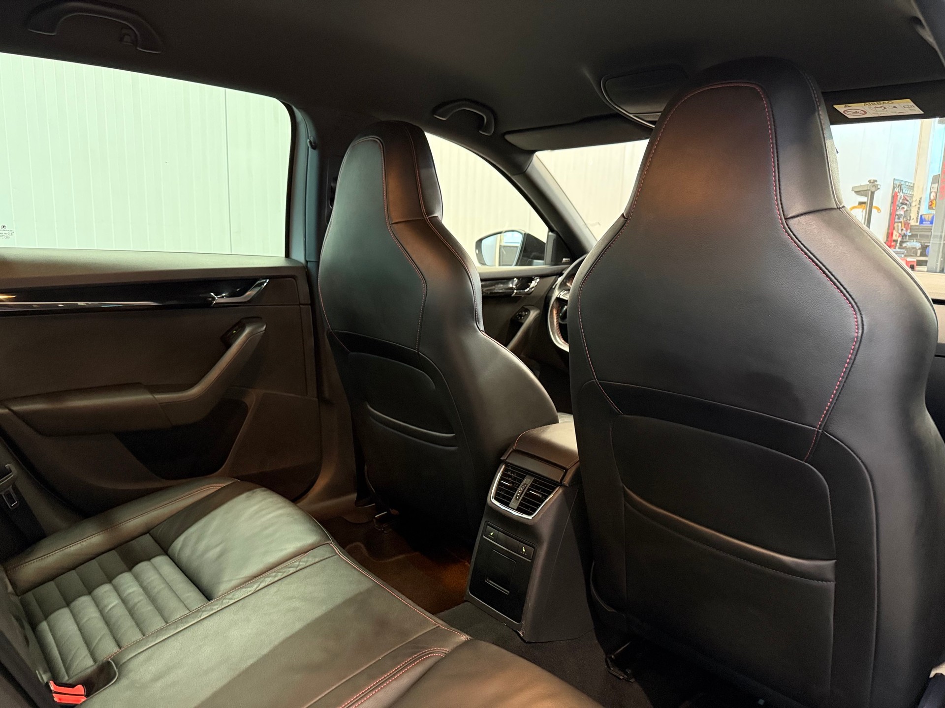 SKODA Octavia Combi 2.0 TSI RS 230 DSG-image-9