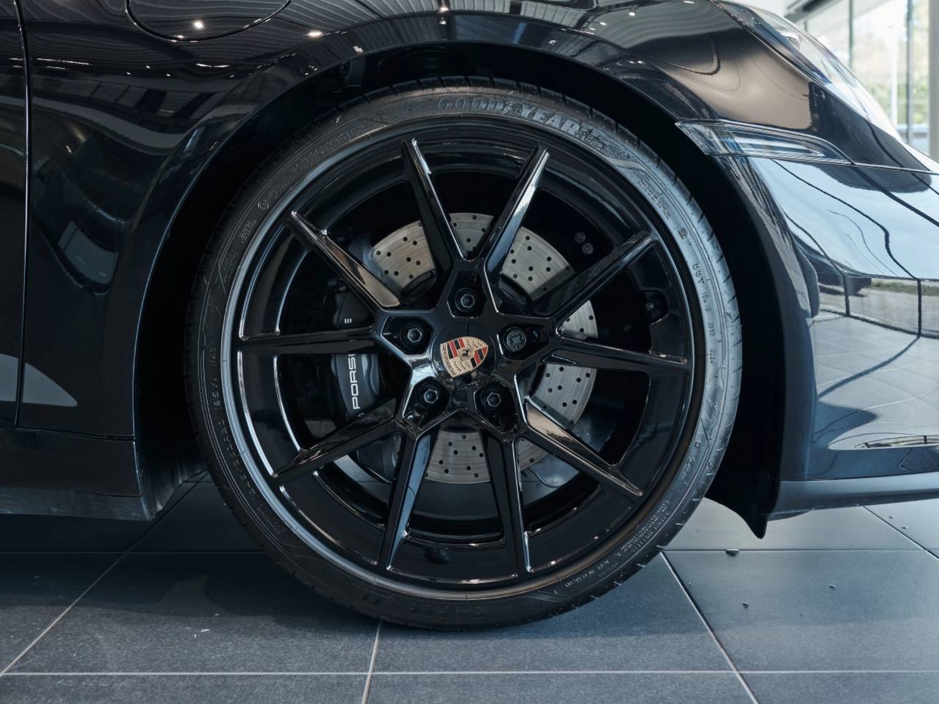 PORSCHE 911 Carrera T-image-31