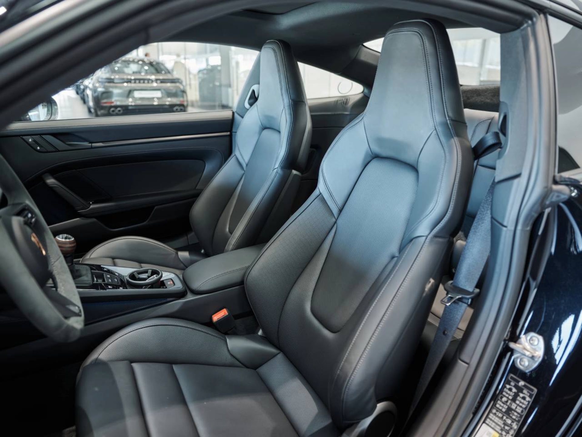 PORSCHE 911 Carrera T-image-4