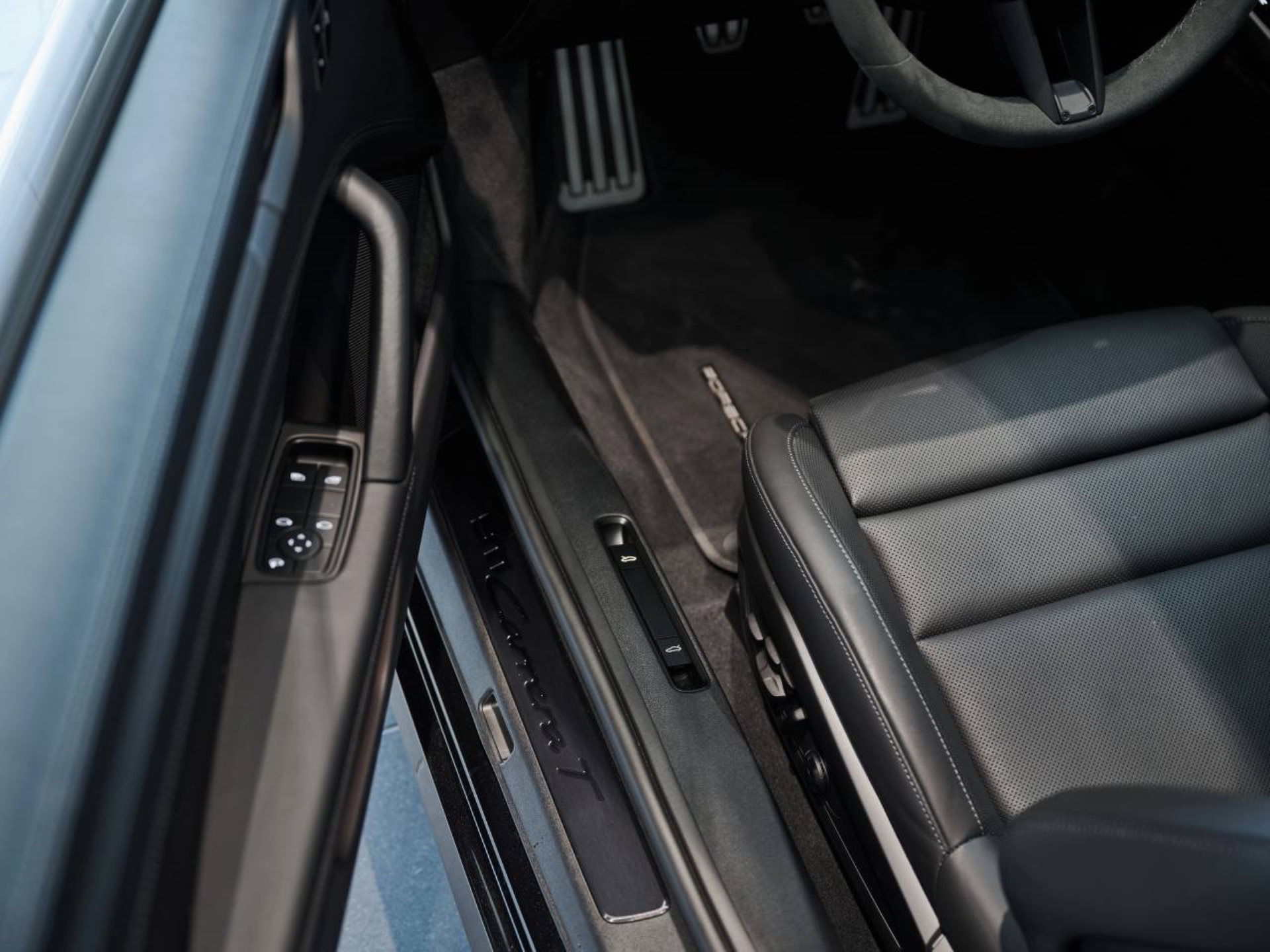 PORSCHE 911 Carrera T-image-18