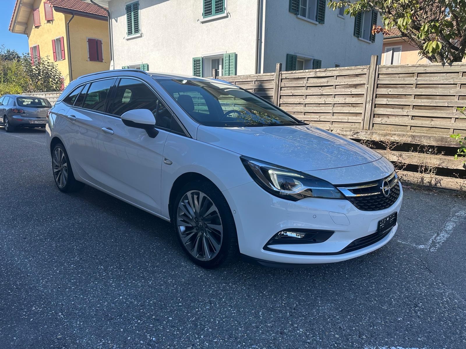 Car photo