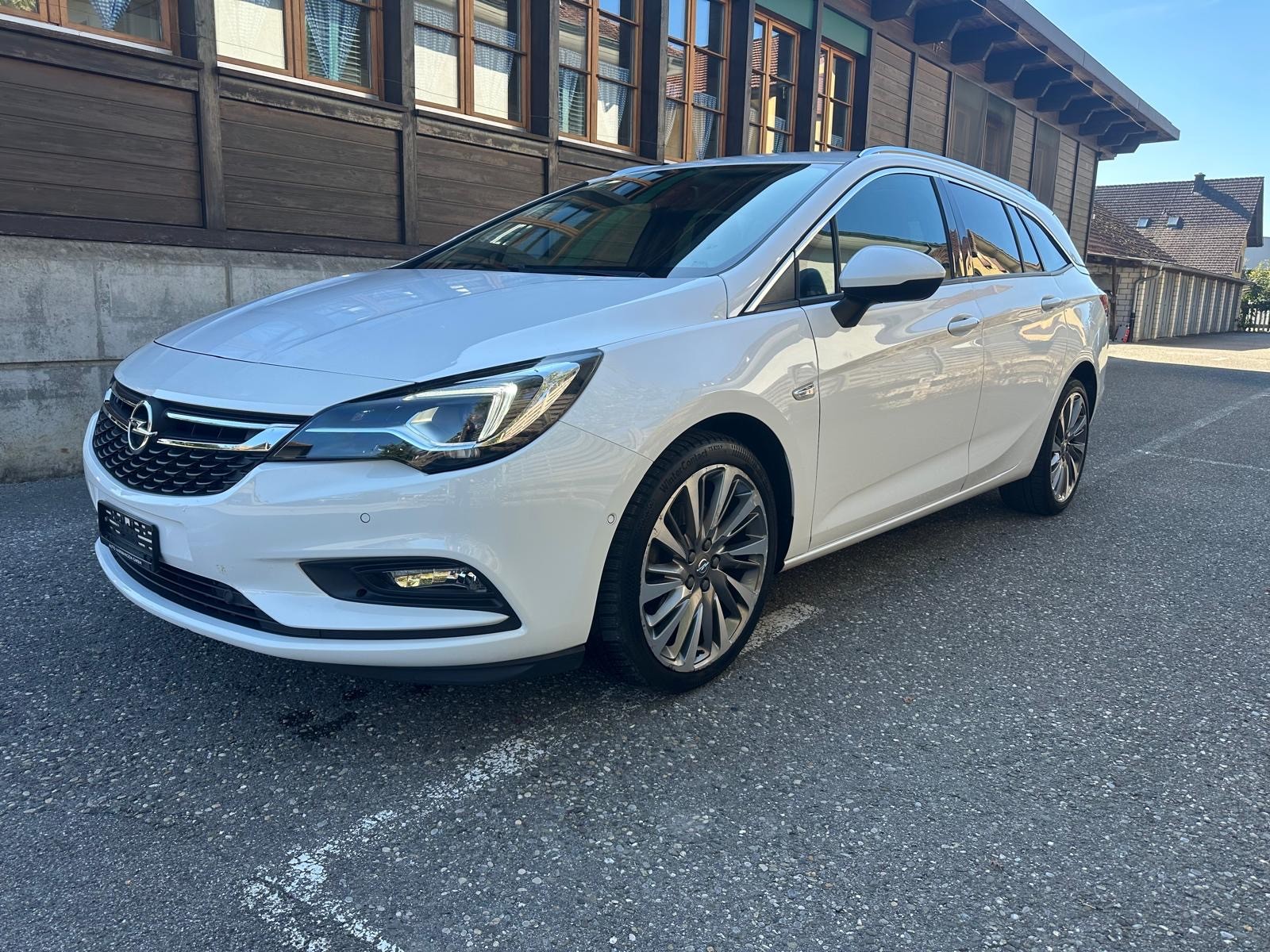 OPEL Astra Sports Tourer 1.6 CDTi BiTurbo Excellence-image-1