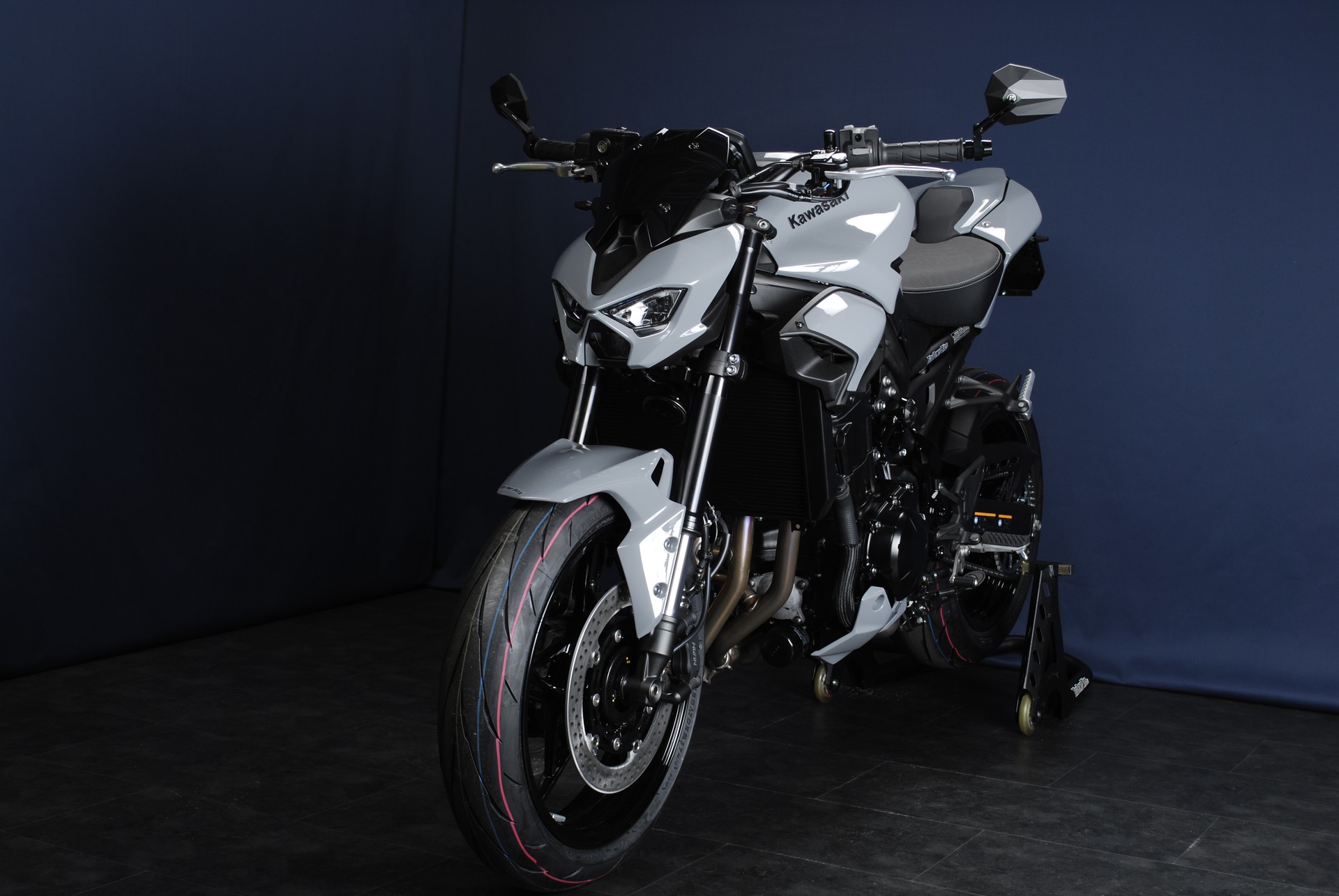 KAWASAKI Z 900 (91kW) MY27 - Sonderumbau grau-image-8