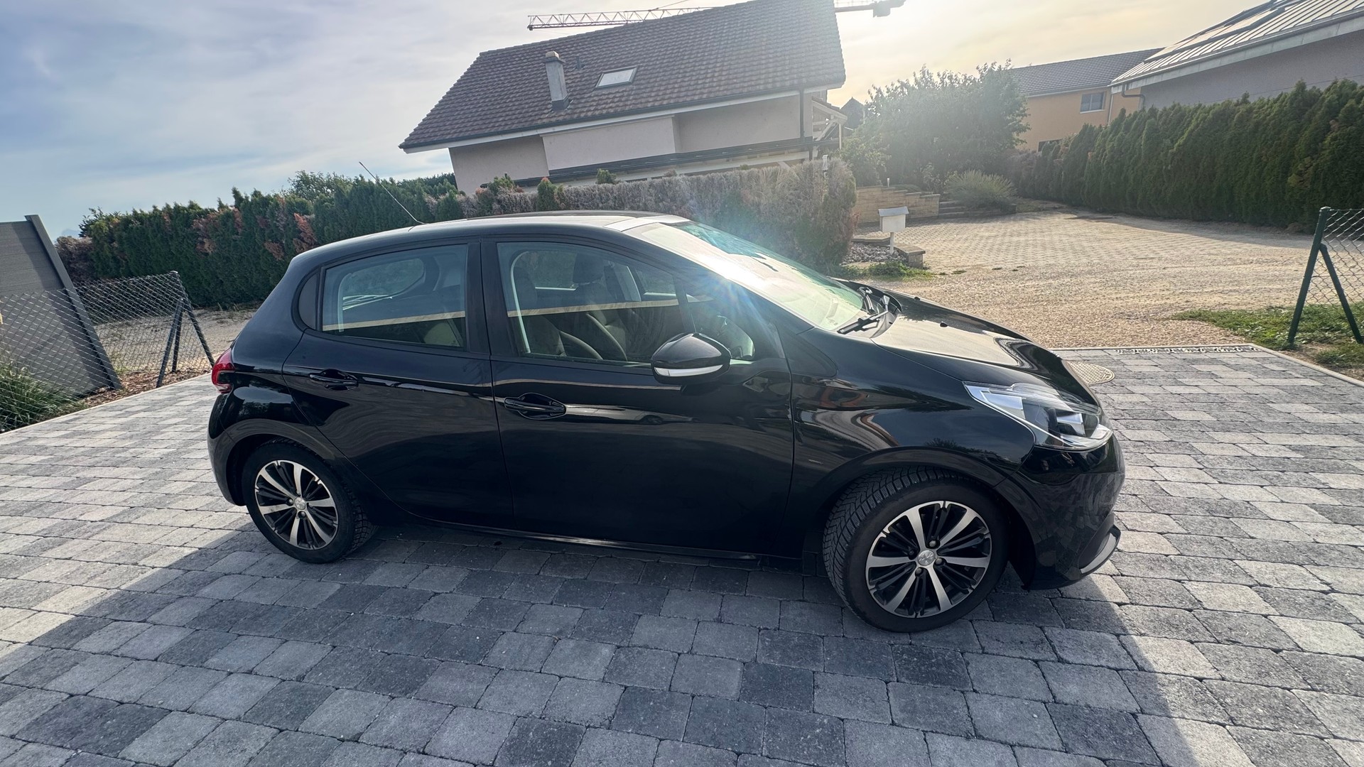 PEUGEOT 1.2 PureTech Active-image-2