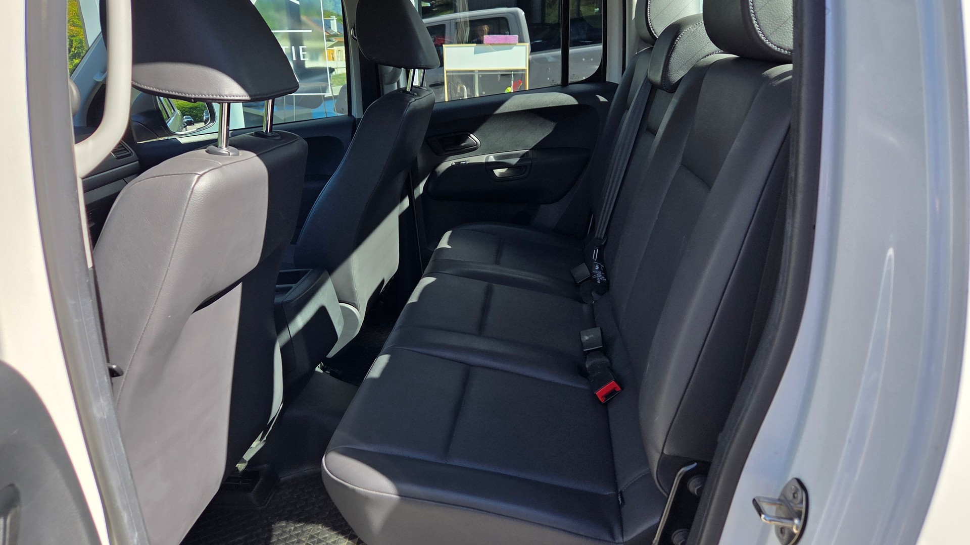 VW Amarok 3.0TDI Trendline 4Motion-image-9