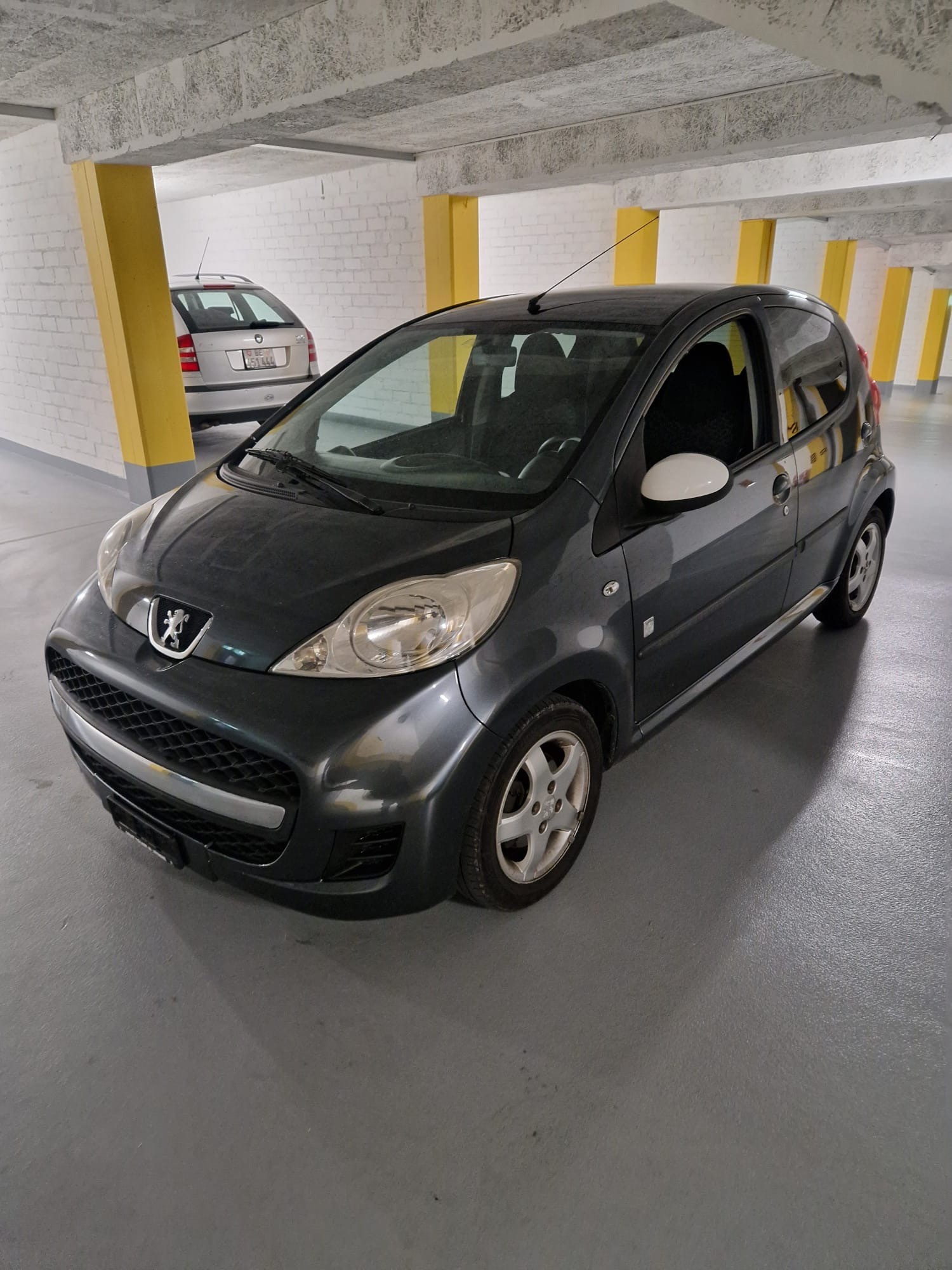 PEUGEOT 107 1.0 Swiss Edition-image-5