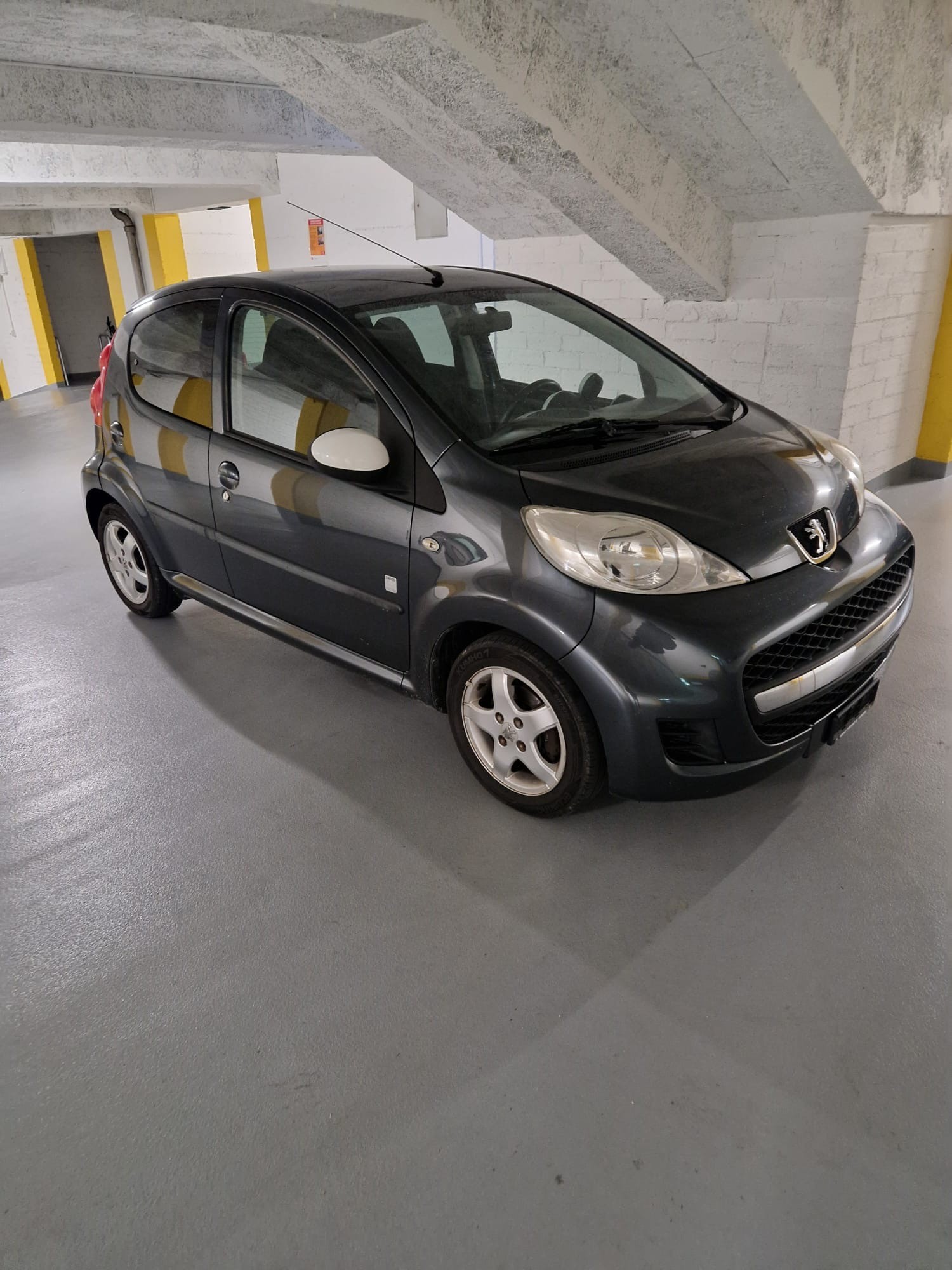 PEUGEOT 107 1.0 Swiss Edition-image-6